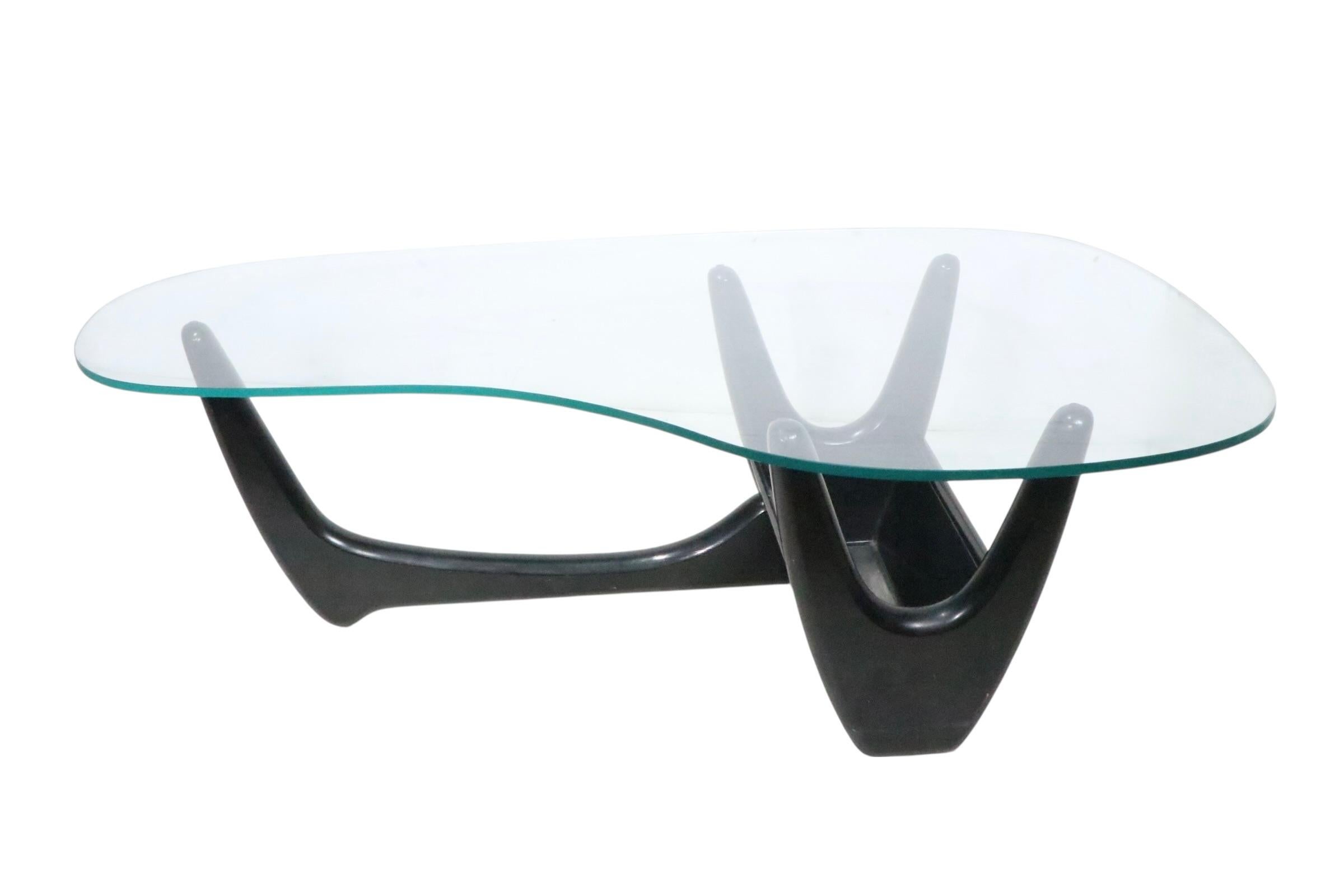 Table basse Amoeba Freeform du milieu du siècle par Krohler d'après Pearsall c 1950/60's. en vente 2