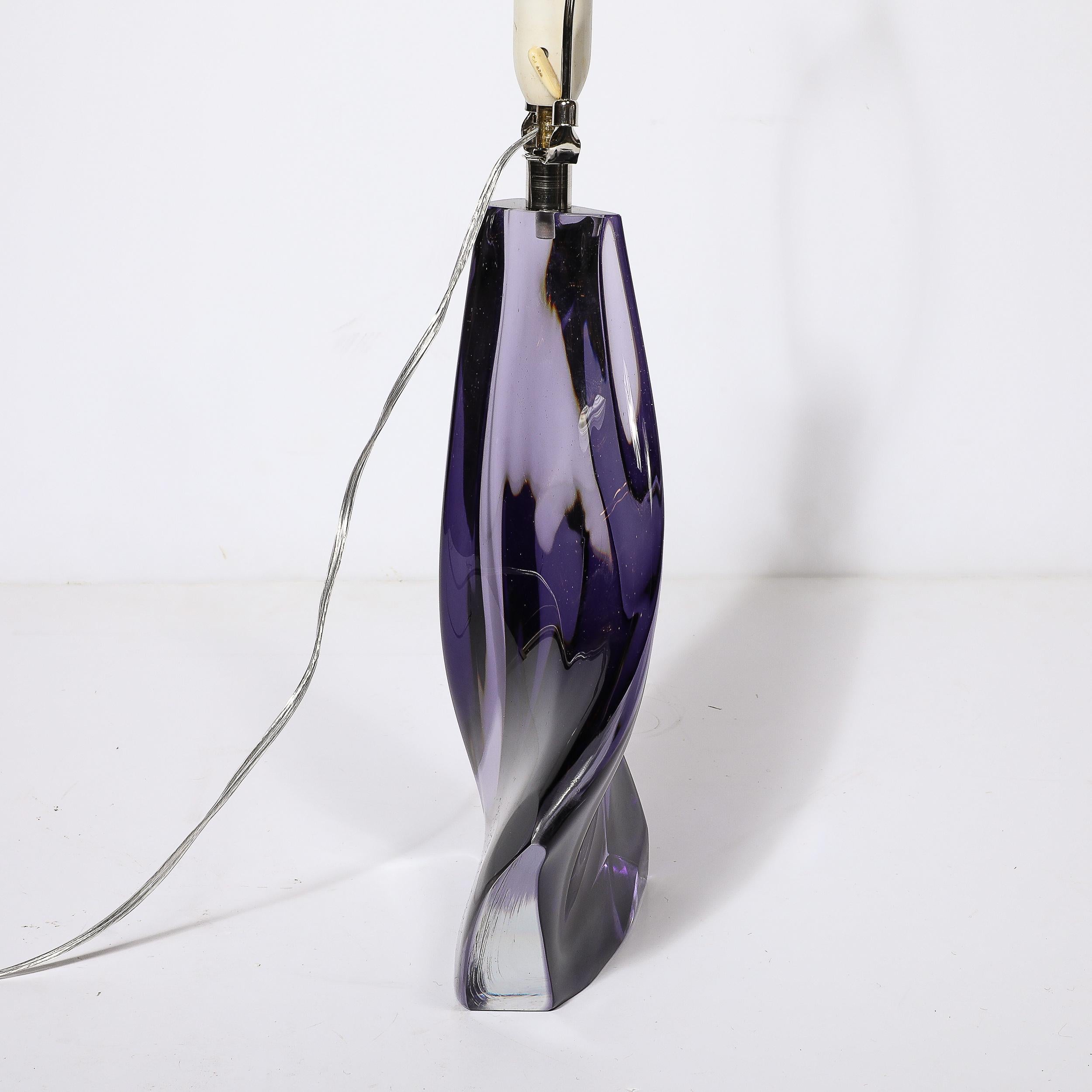 Lampe de table en cristal amorphe du milieu du siècle dernier en améthyste fumée avec cachet du fabricant en vente 4