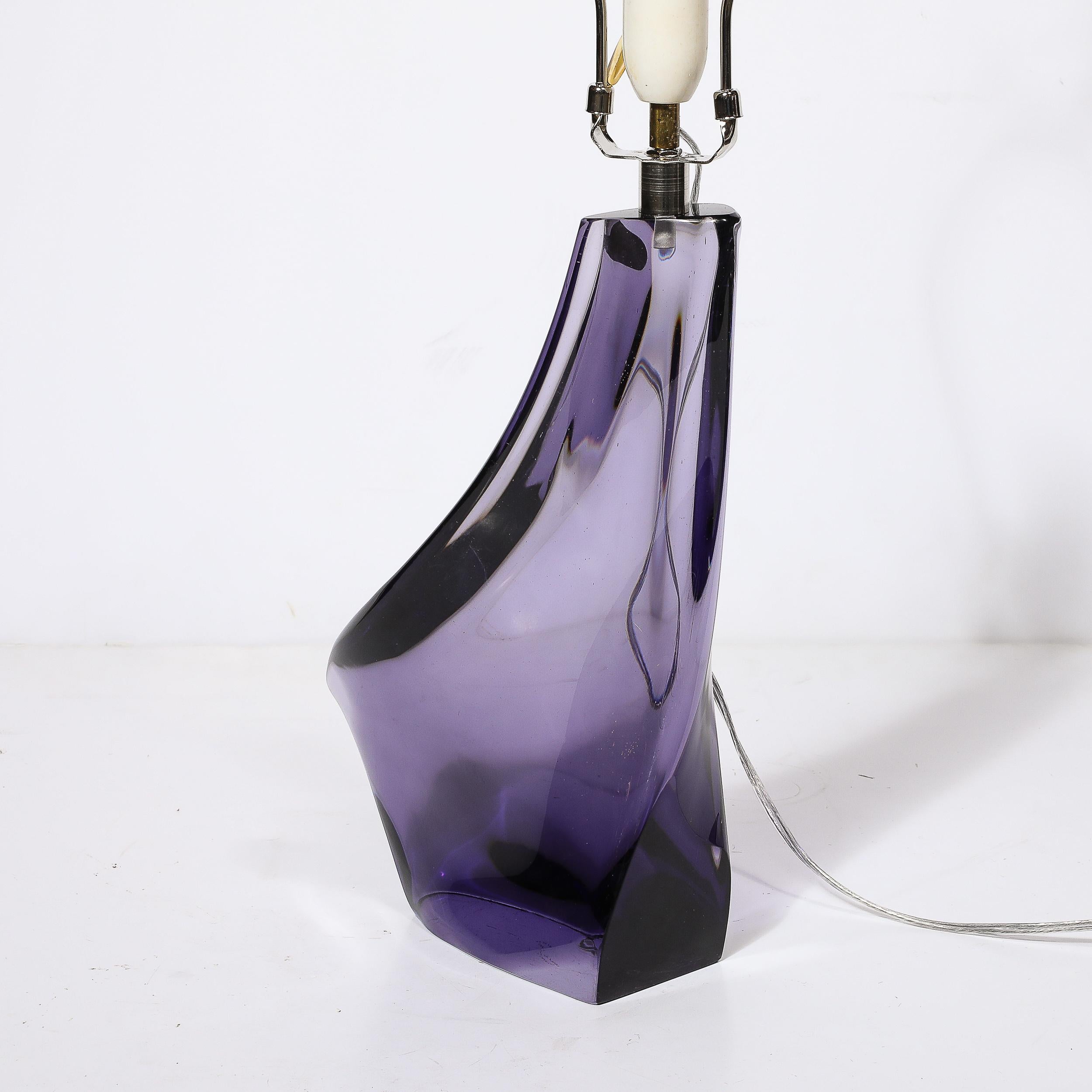 Lampe de table en cristal amorphe du milieu du siècle dernier en améthyste fumée avec cachet du fabricant en vente 12