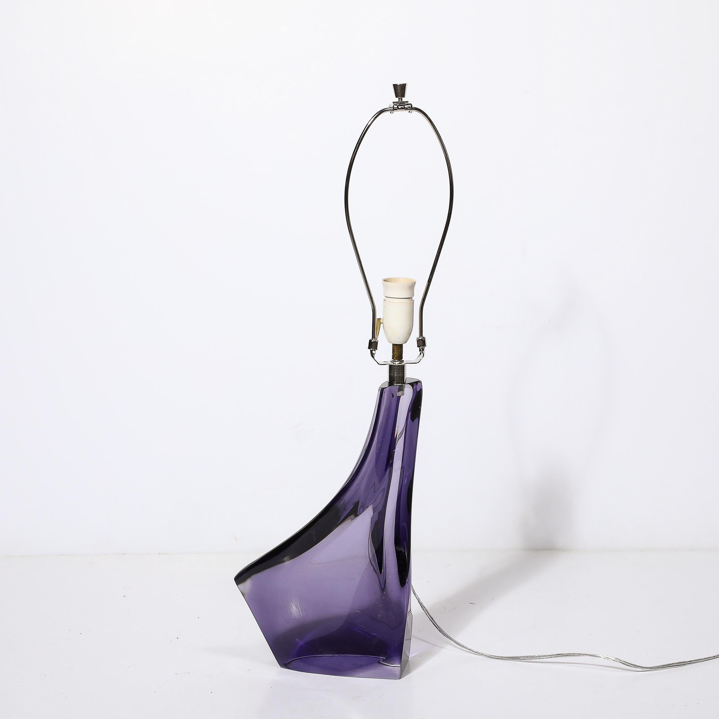 Milieu du XXe siècle Lampe de table en cristal amorphe du milieu du siècle dernier en améthyste fumée avec cachet du fabricant en vente