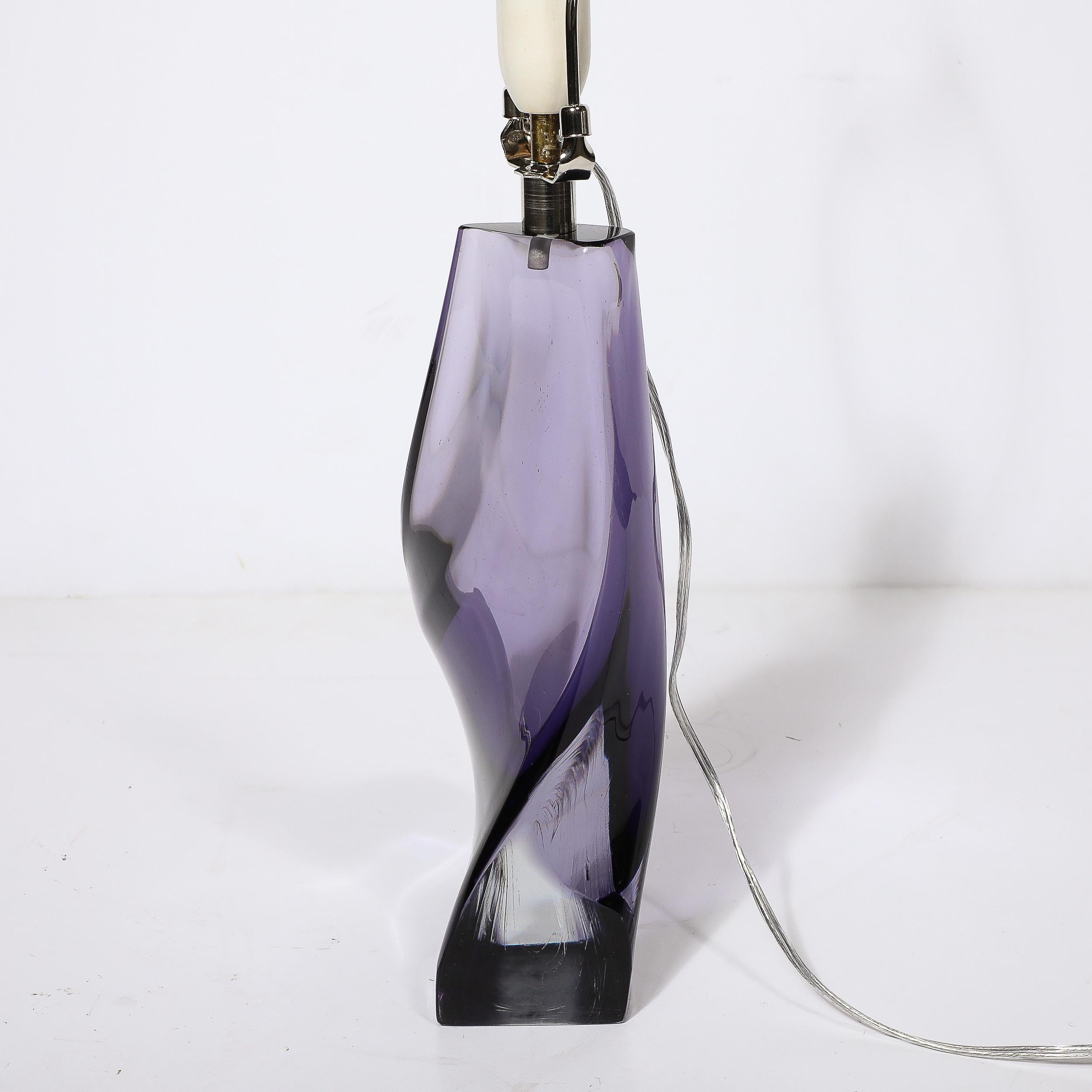 Lampe de table en cristal amorphe du milieu du siècle dernier en améthyste fumée avec cachet du fabricant en vente 1
