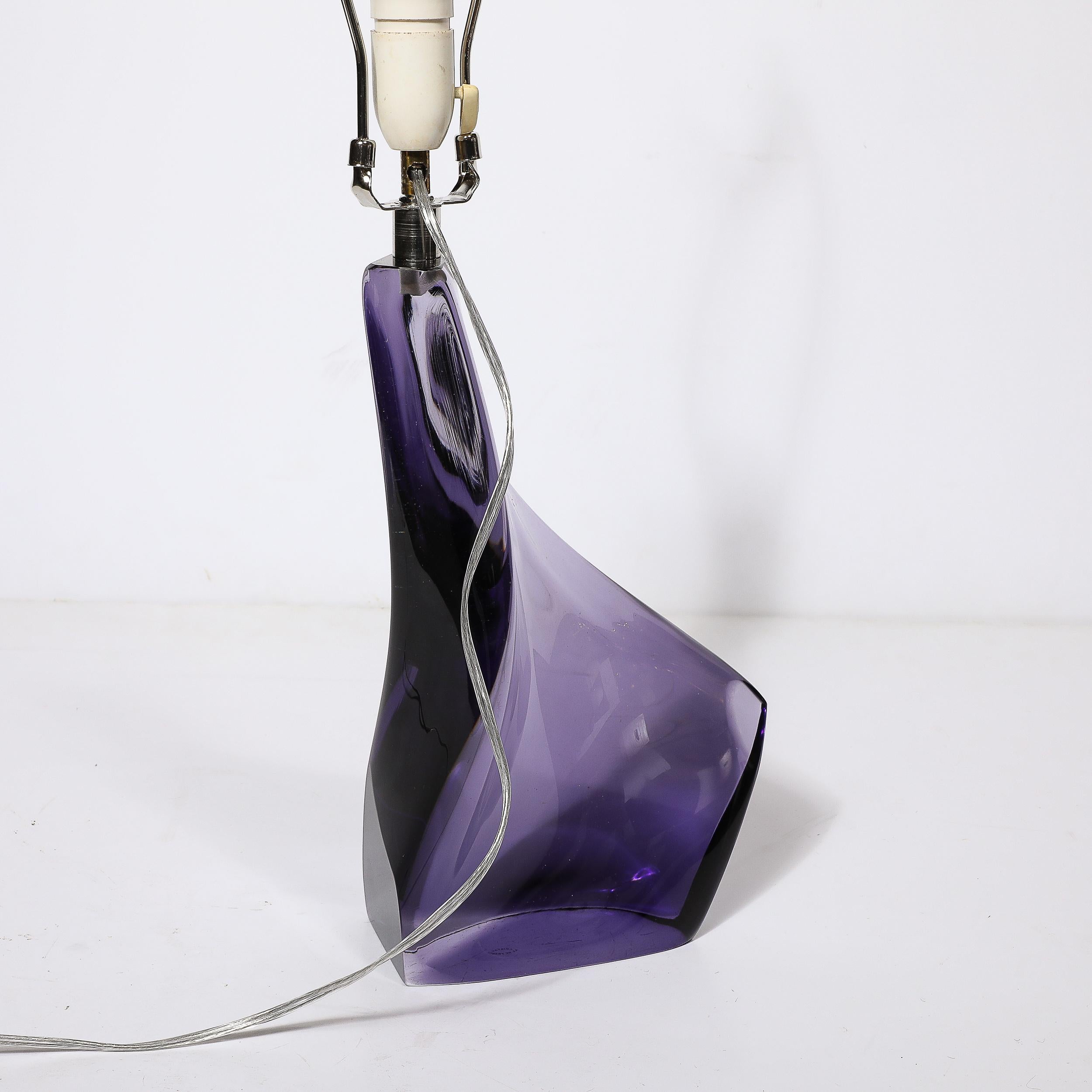 Lampe de table en cristal amorphe du milieu du siècle dernier en améthyste fumée avec cachet du fabricant en vente 2