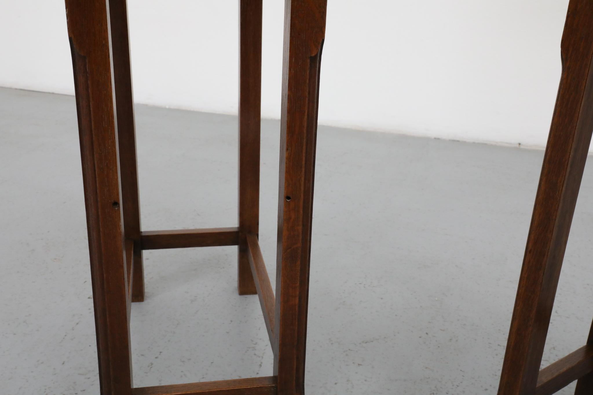 Tables d'appoint en chêne de l'école d'Amsterdam du milieu du siècle avec plateaux encastrés et pieds sculptés en vente 8