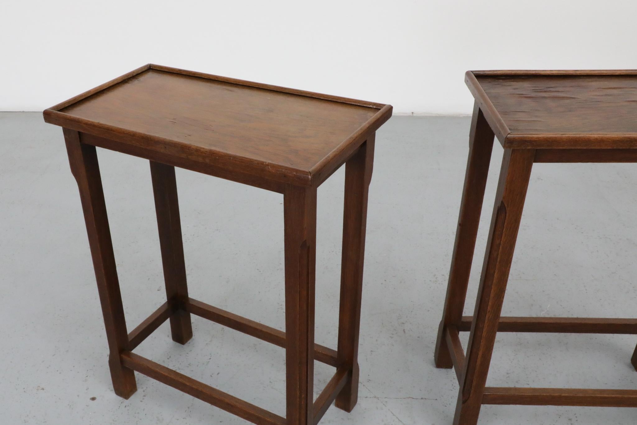 Tables d'appoint en chêne de l'école d'Amsterdam du milieu du siècle avec plateaux encastrés et pieds sculptés en vente 11