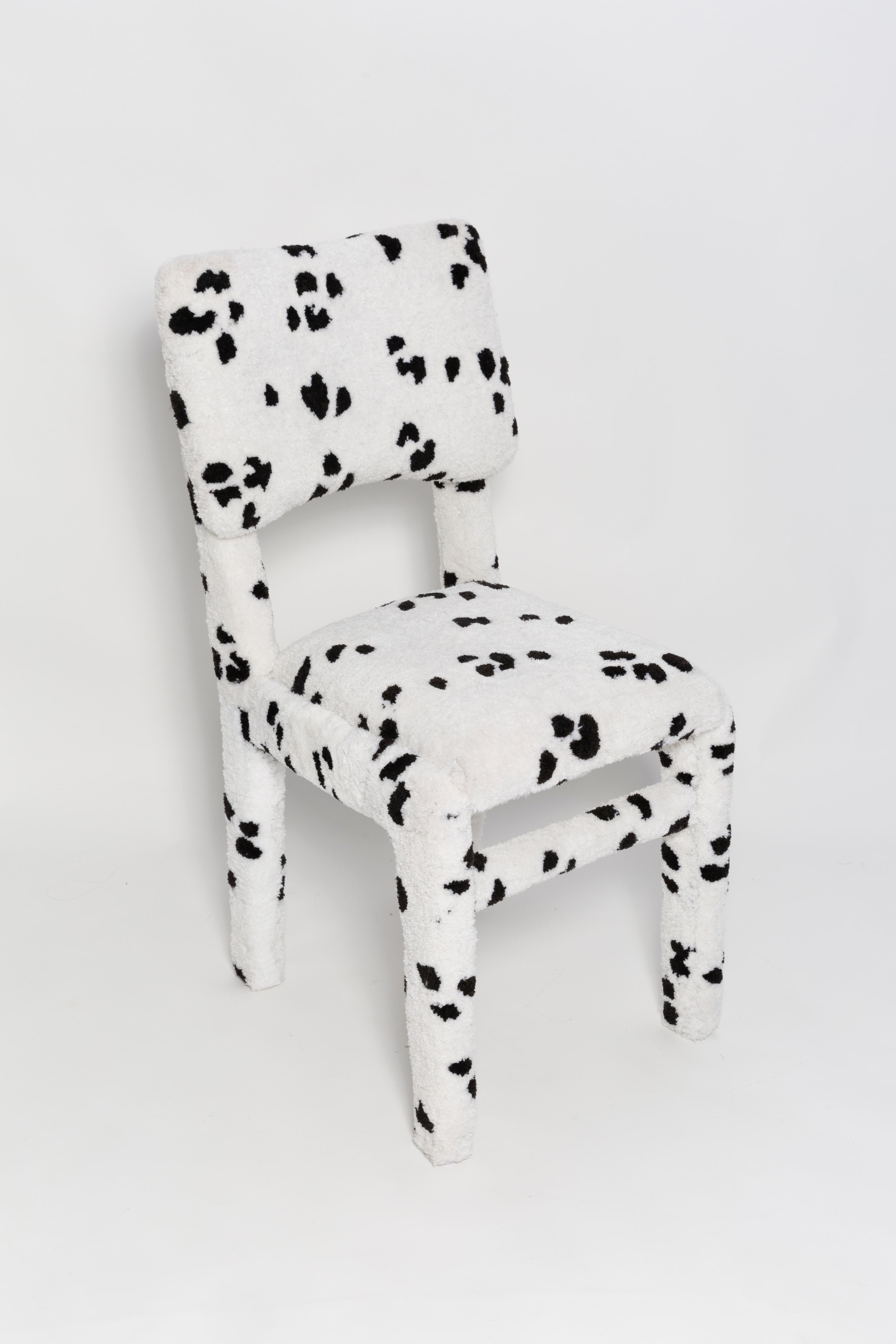 Fibre de verre Ensemble Dalmatien mixte du milieu du siècle dernier et nouveau et 5 chaises, Europe, 1968 en vente