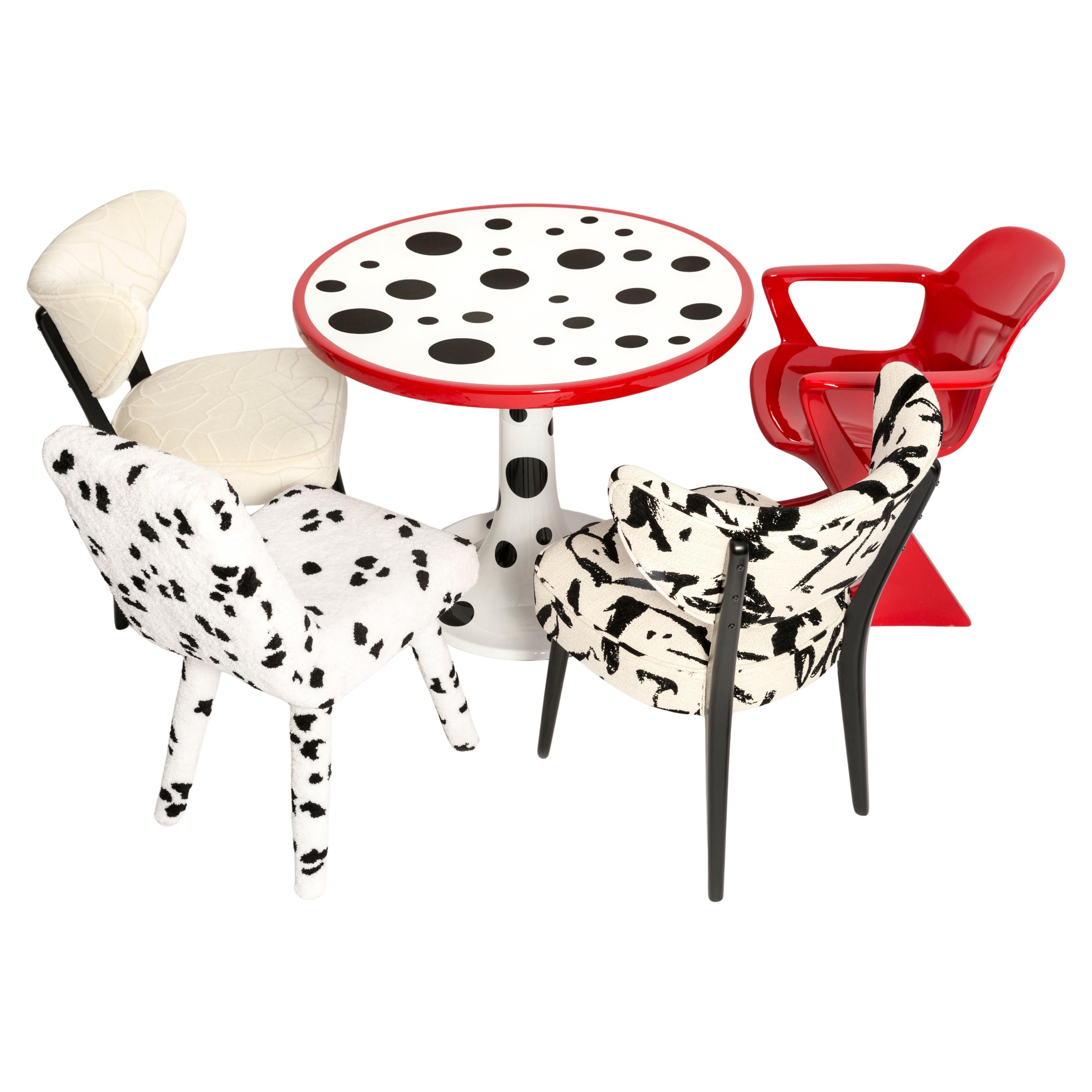 Ensemble Dalmatien mixte du milieu du siècle dernier et nouveau et 5 chaises, Europe, 1968