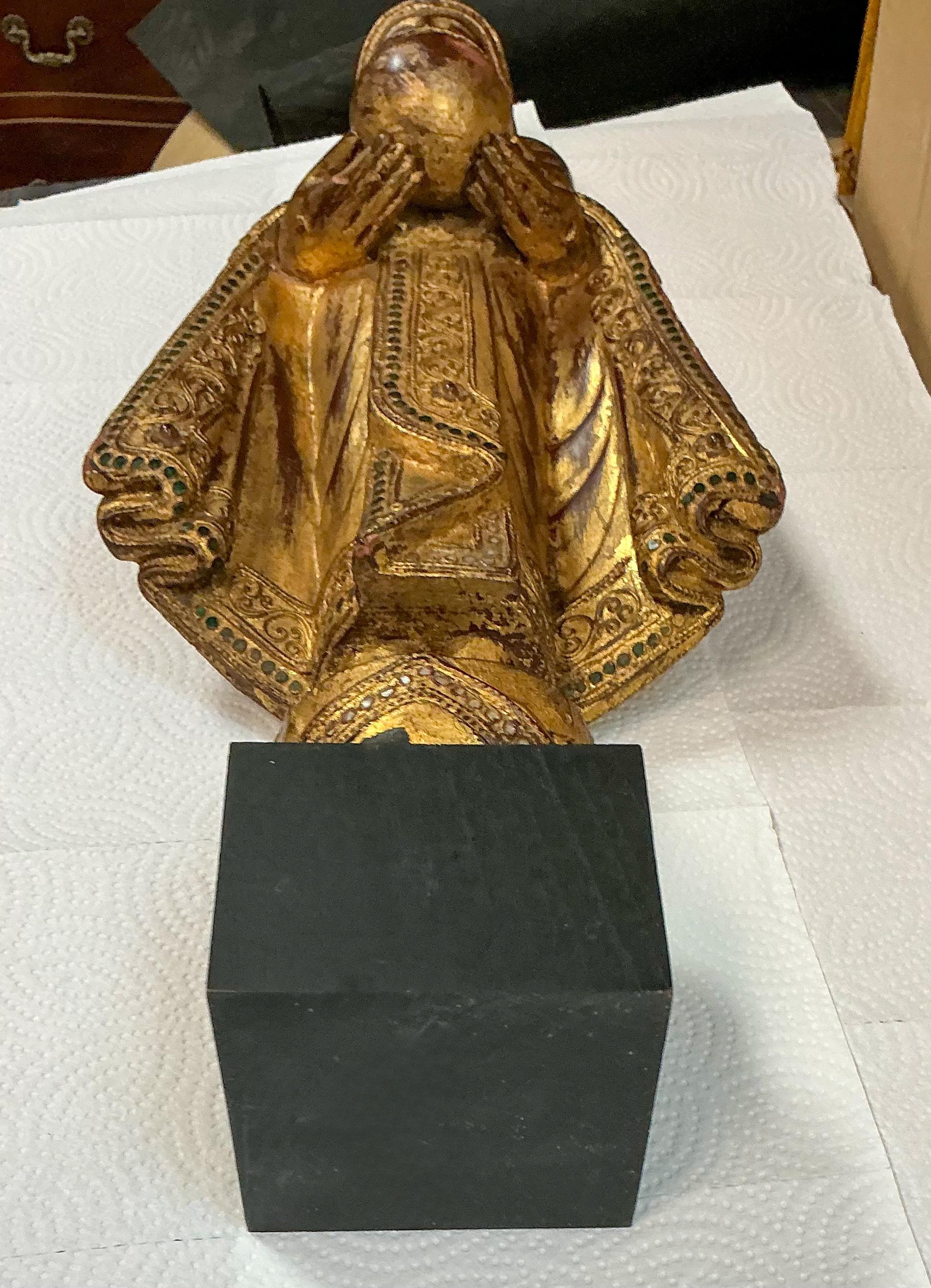 20th Century Mid-Century Anglo-Indian Style Carved Giltwood Buddha Religious Statue Figurine For Sale
