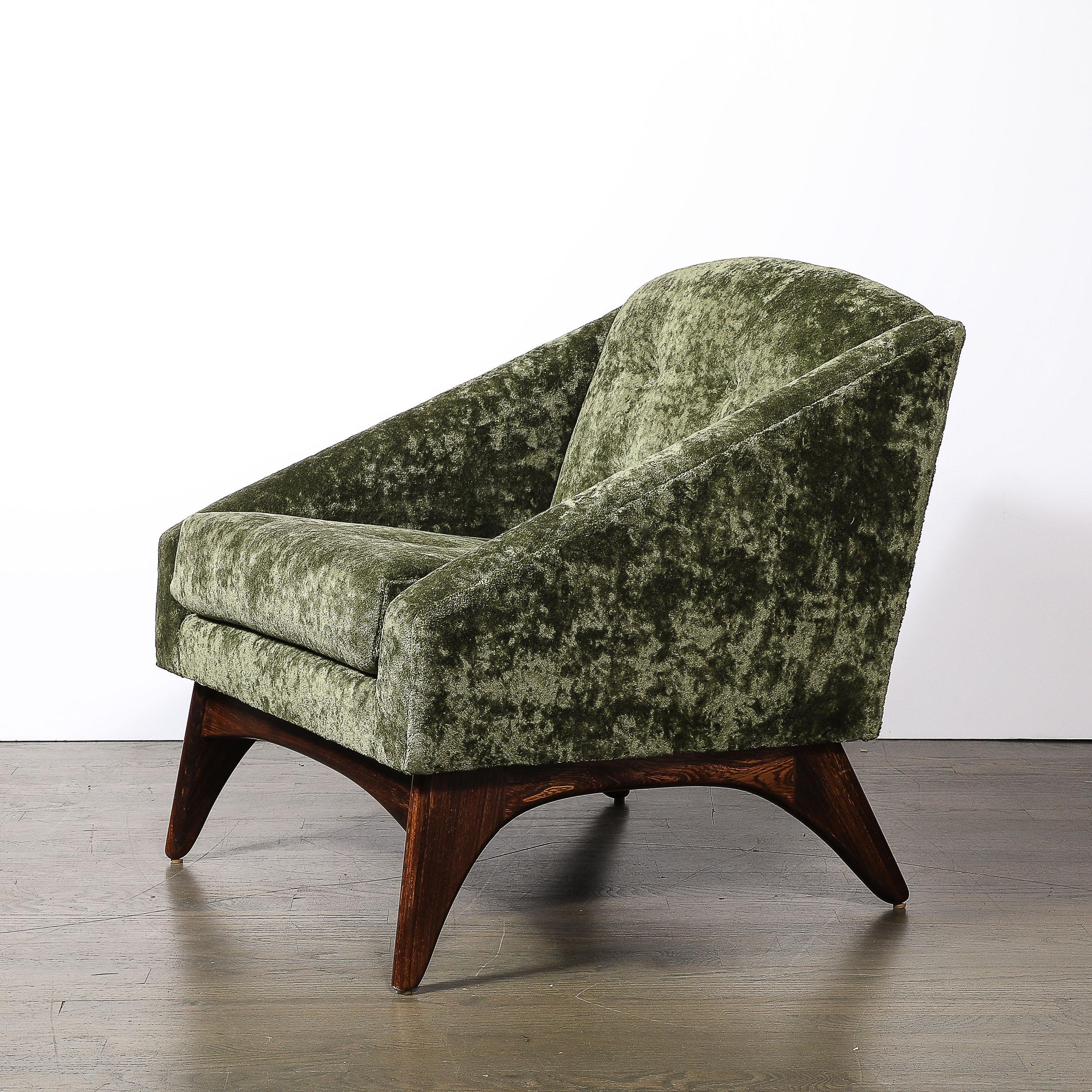 Silla Club Angular de Mitad de Siglo con Soportes Cónicos en Tejido Terciopelo Holly Hunt Estadounidense en venta