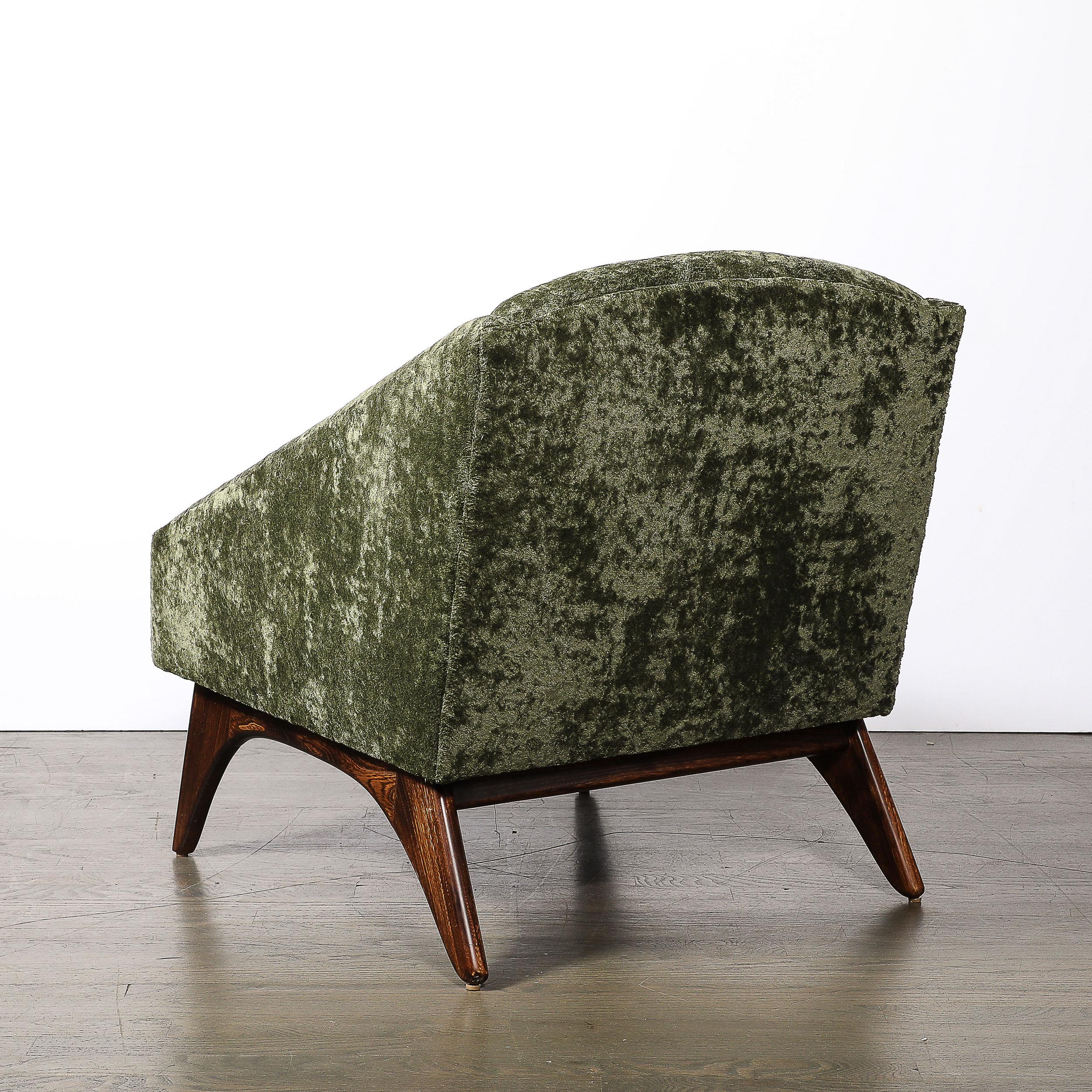 Silla Club Angular de Mitad de Siglo con Soportes Cónicos en Tejido Terciopelo Holly Hunt mediados del siglo XX en venta