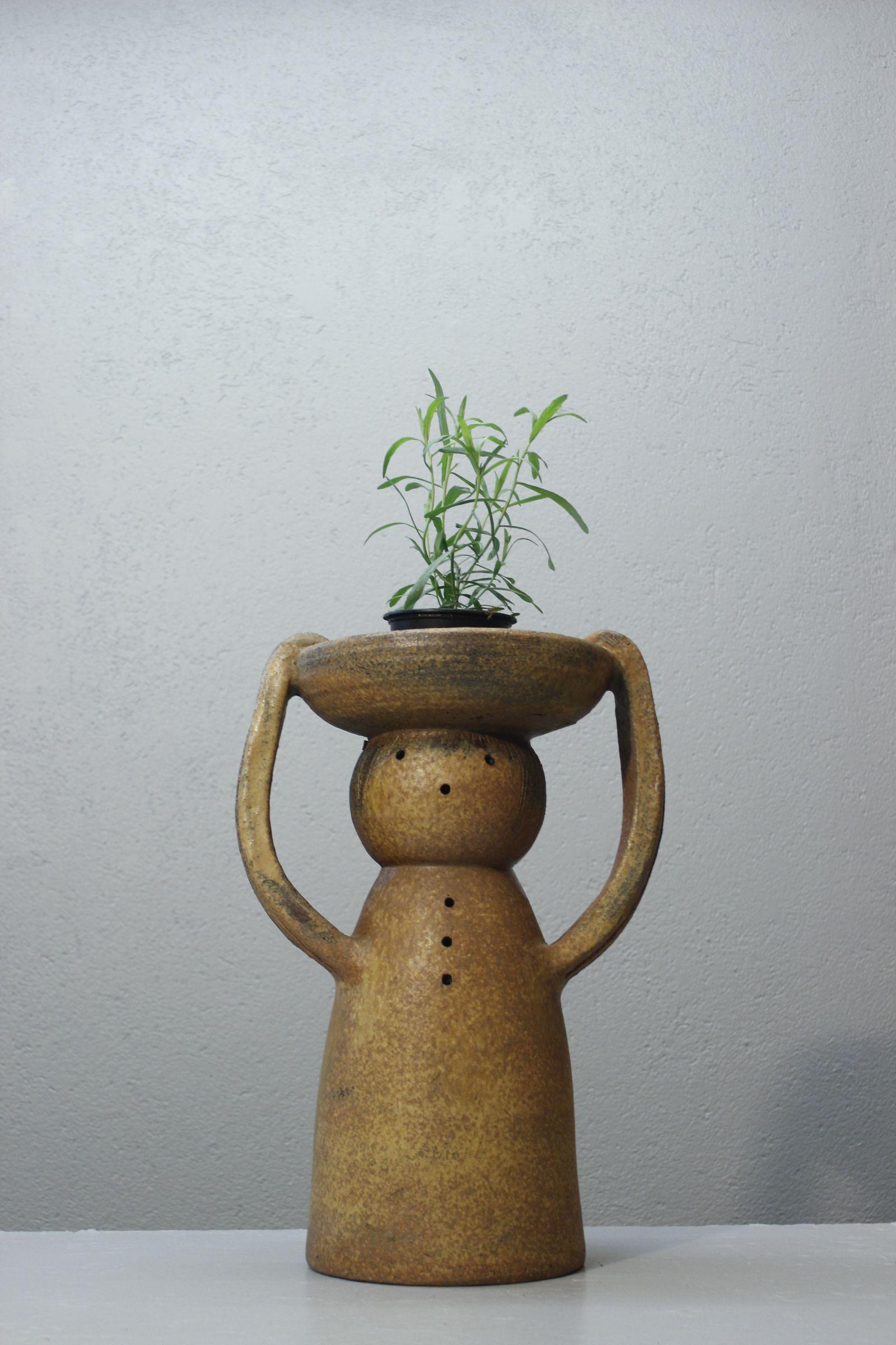 Tourné Porte-plante anthropomorphe en céramique du milieu du siècle en vente