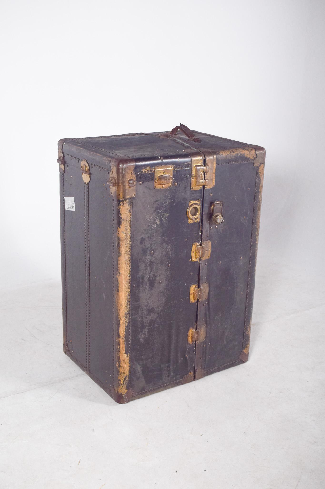 XX secolo Mid Century Antiques Holdall rivestita in pelle nera in vendita