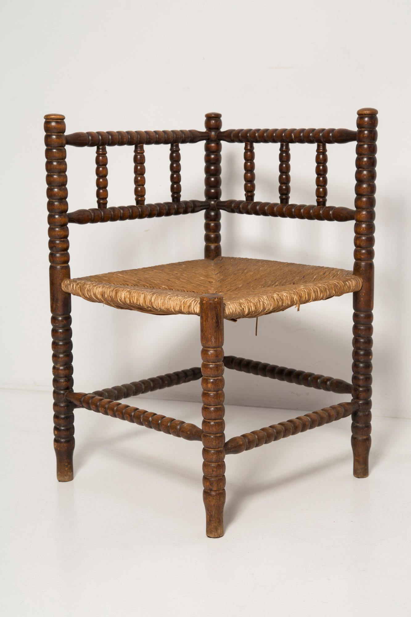 Fauteuil d'angle provincial ancien du milieu du siècle, fabriqué à la main, France, années 1940 Bon état - En vente à 05-080 Hornowek, PL