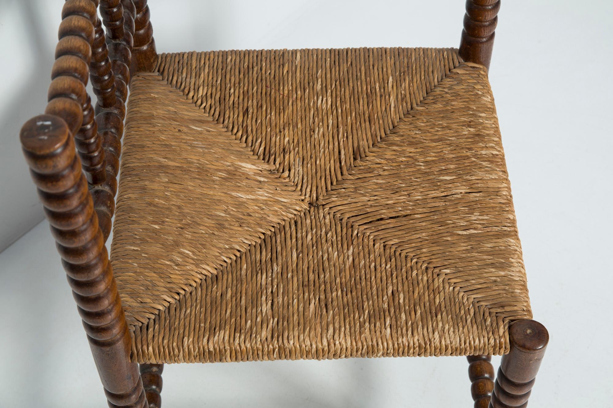 Mid Century Antique Provincial Hand Crafted Bobbin Corner Chair, Francia, 1940s en Bueno estado para la venta en 05-080 Hornowek, PL