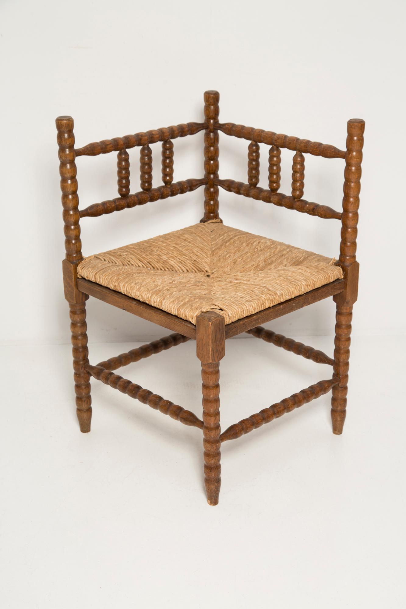 Mid Century Antique Provincial Hand Crafted Bobbin Corner Chair, France, 1940s In Good Condition For Sale In 05-080 Hornowek, PL
