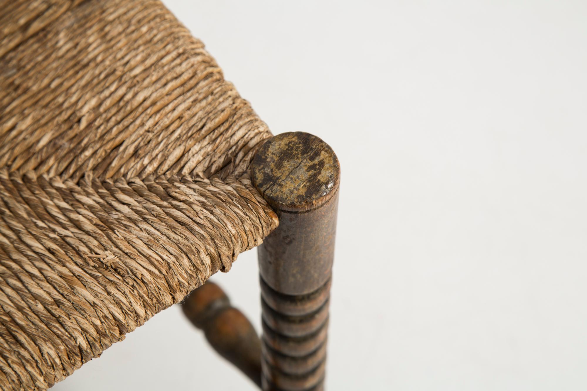 Mid Century Antique Provincial Hand Crafted Bobbin Corner Chair, Francia, 1940s Paja en venta