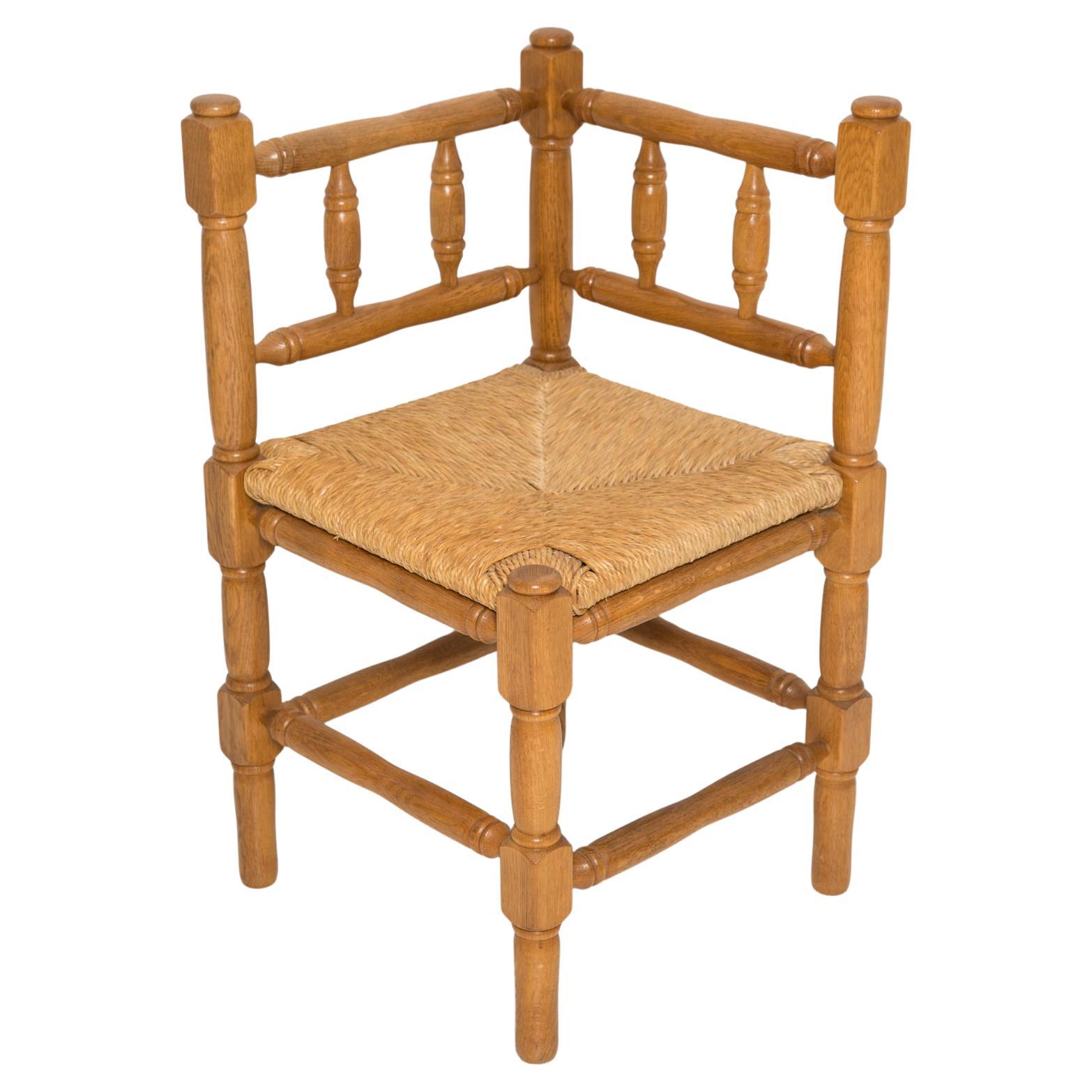 What are bobbin turned legs?