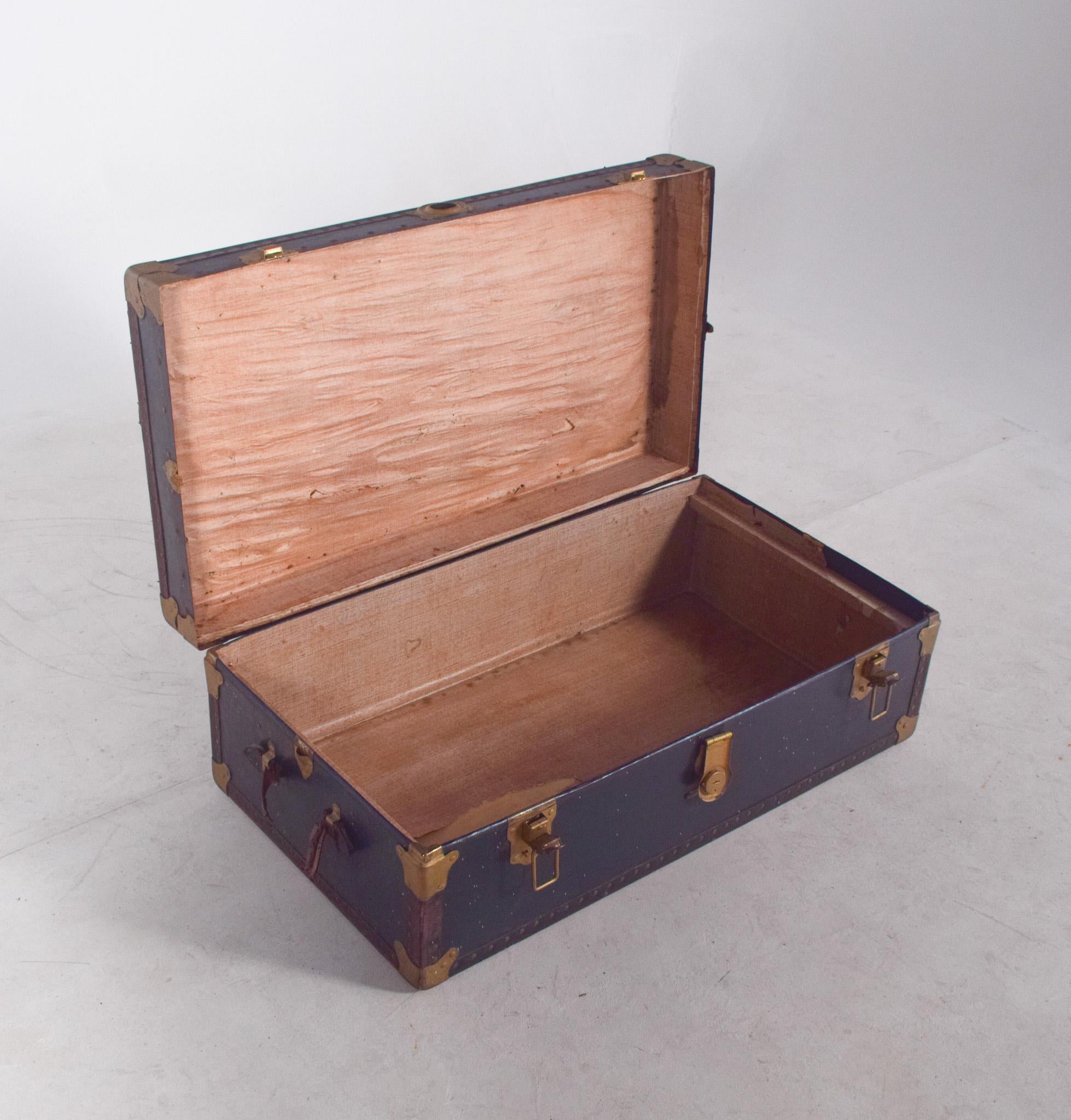 Valigia Mid Century Antiques rivestita in pelle blu in vendita 4
