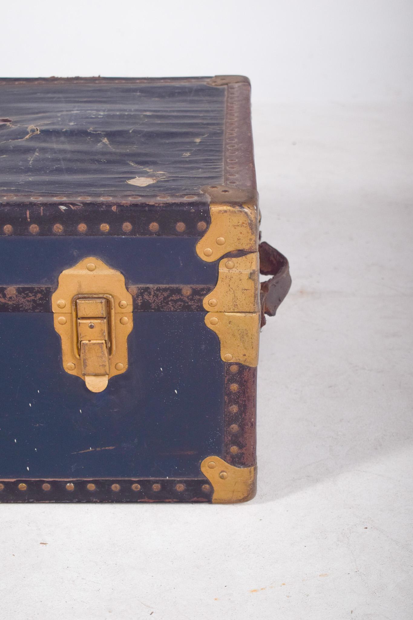 Metallo Valigia Mid Century Antiques rivestita in pelle blu in vendita