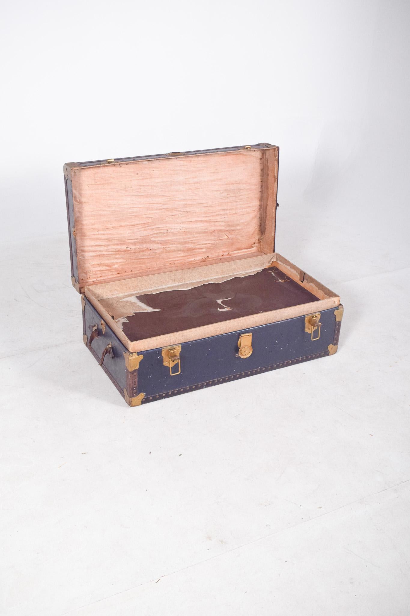 Valigia Mid Century Antiques rivestita in pelle blu in vendita 2