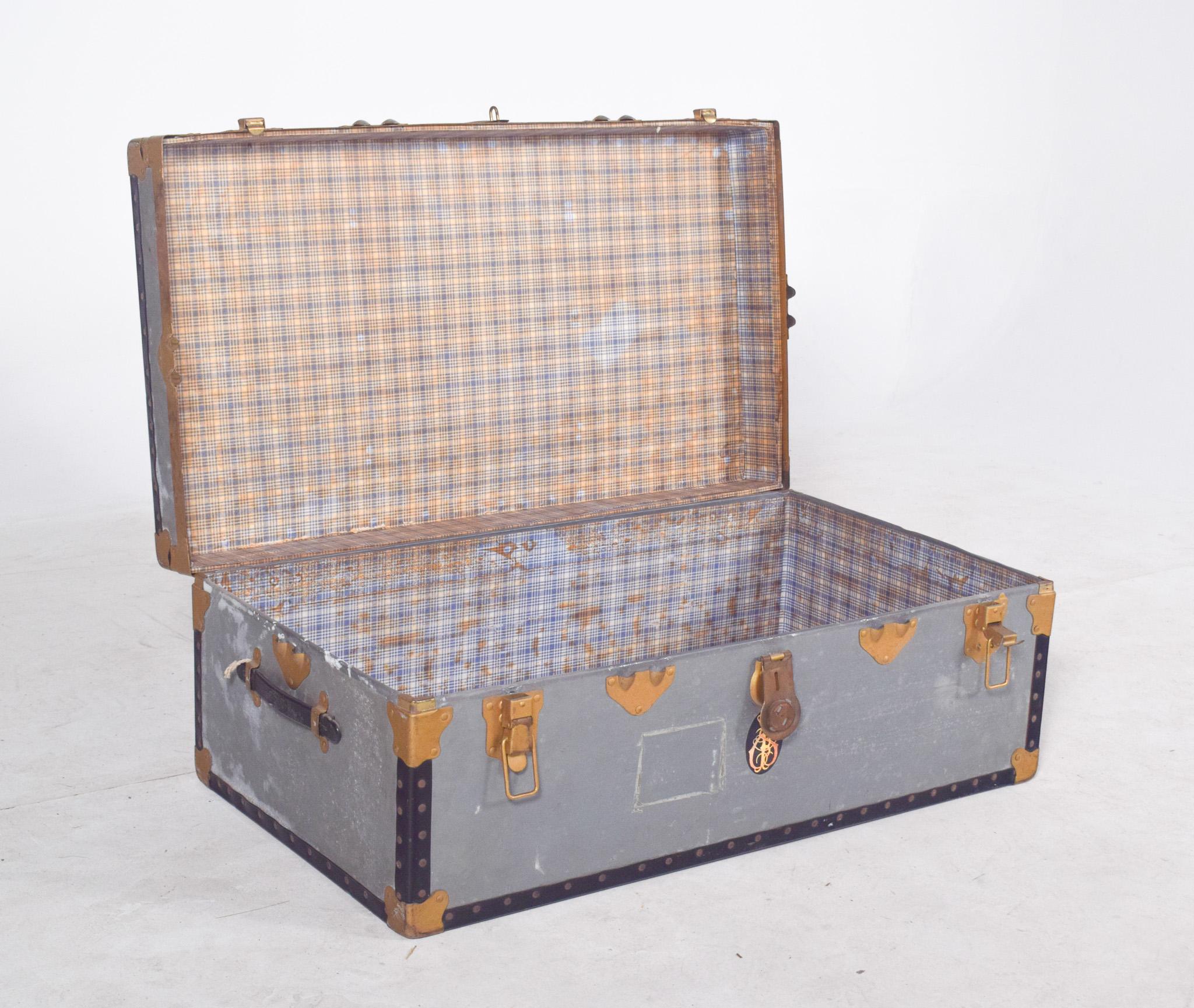 Antiker Mid-Century-Koffer aus grauem Blech im Angebot 3