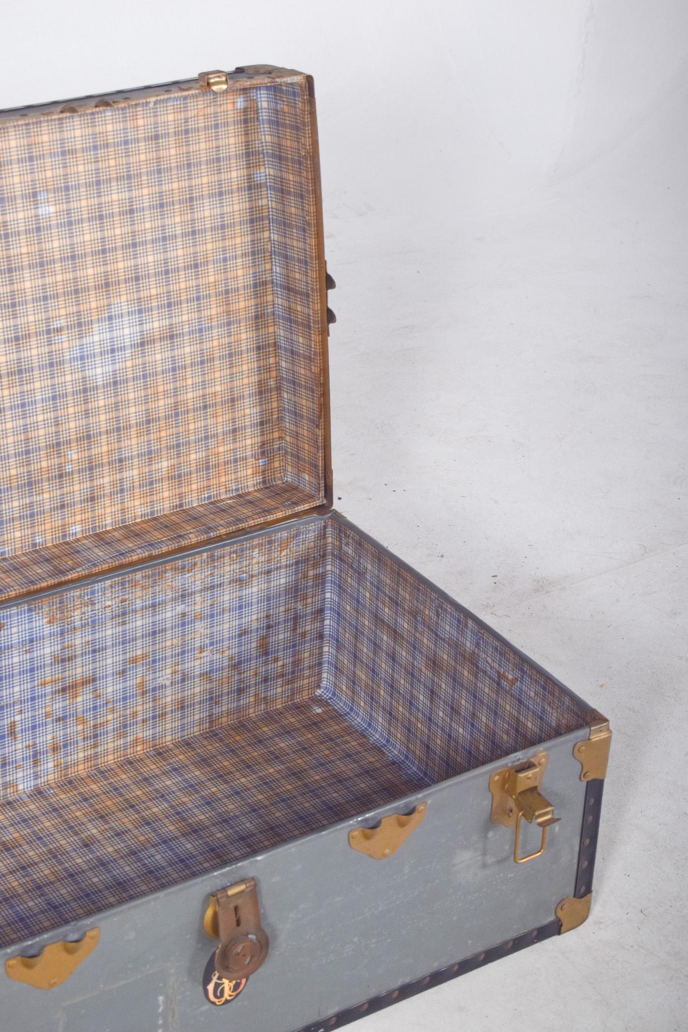 Antiker Mid-Century-Koffer aus grauem Blech im Angebot 4