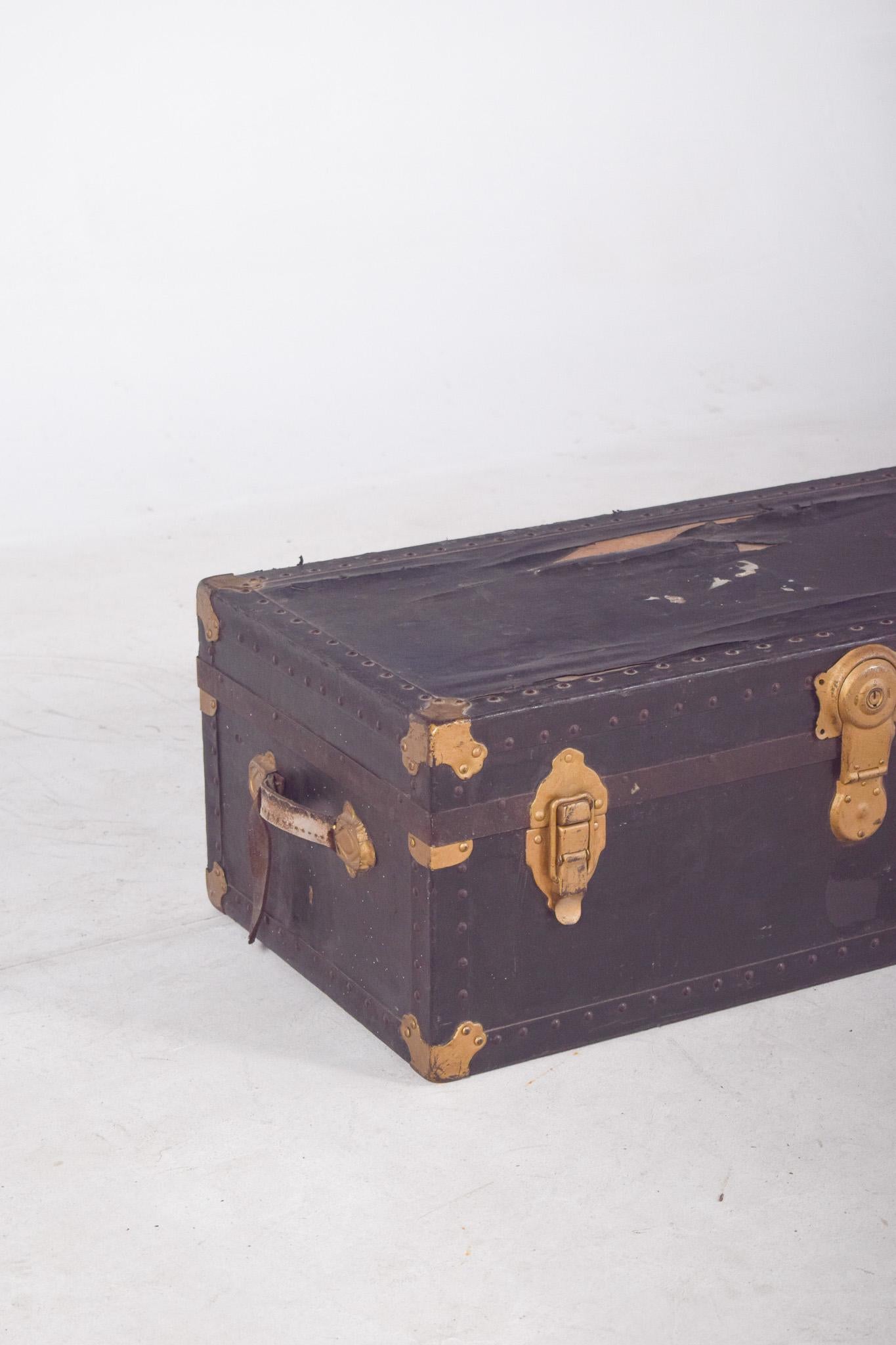 Bolsa de viaje antigua de mediados de siglo forrada en cuero negro Moderno de mediados de siglo en venta