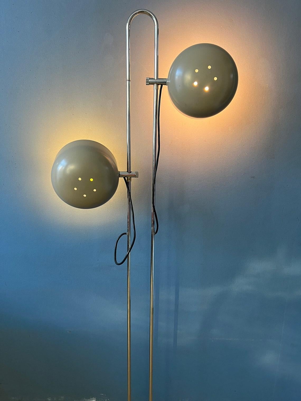 Very rare flexible taupe-like floor lamp. The shades can move up and down the pole. Also the shades itself can be adjusted. The lamp requires two E26/27 lightbulbs and currently has an EU-plug (easily used outside EU with plug-converter).
We also