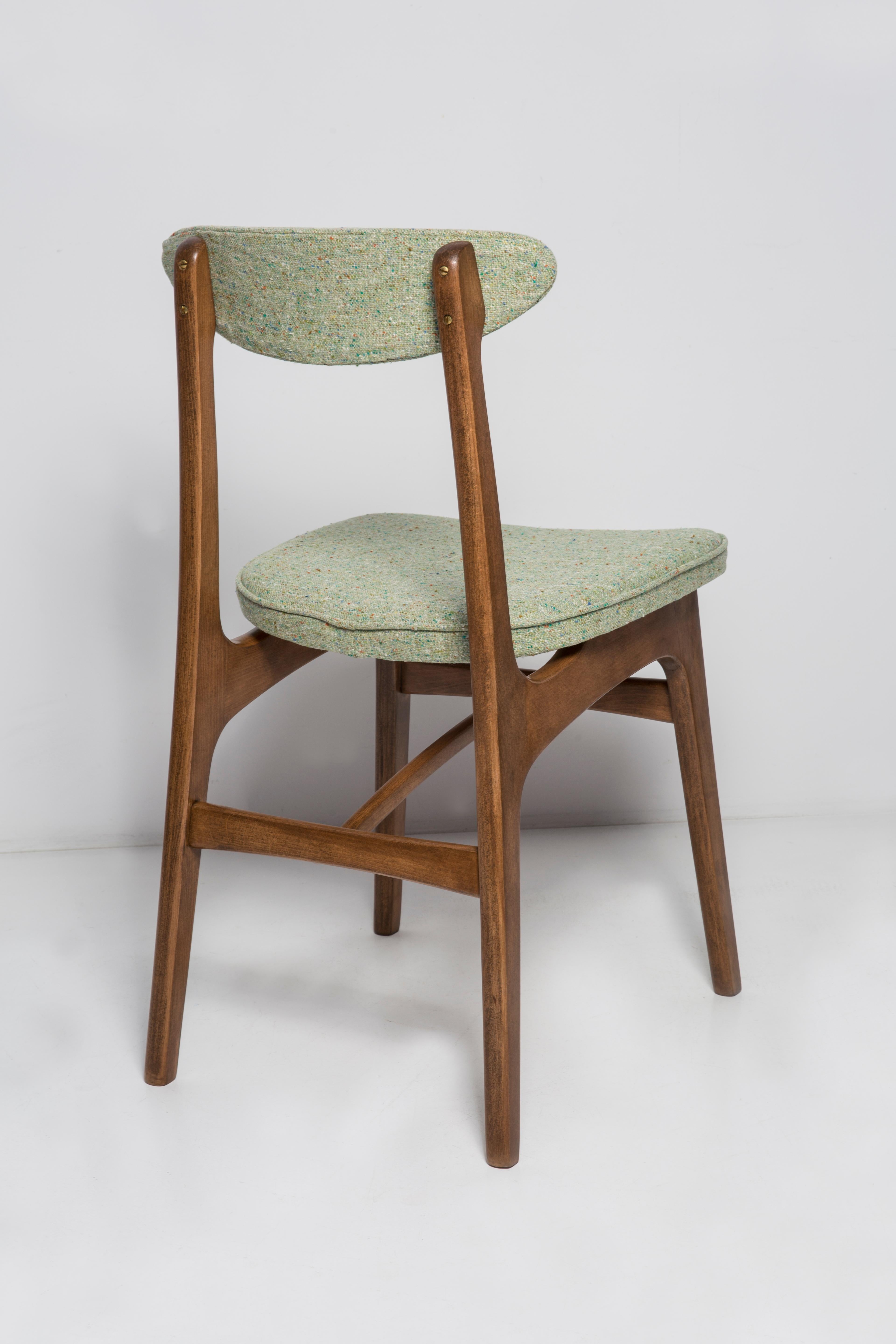 Mid Century Apple Green Wool Chair, Walnut Wood, Rajmund Halas, Poland, 1960s In Excellent Condition For Sale In 05-080 Hornowek, PL