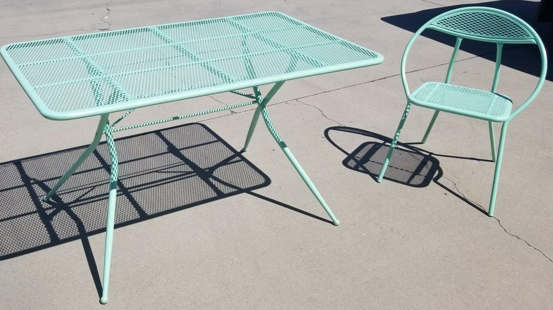 Mid-Century Folding Patio Dining Table and Chairs In Excellent Condition For Sale In Van Nuys, CA