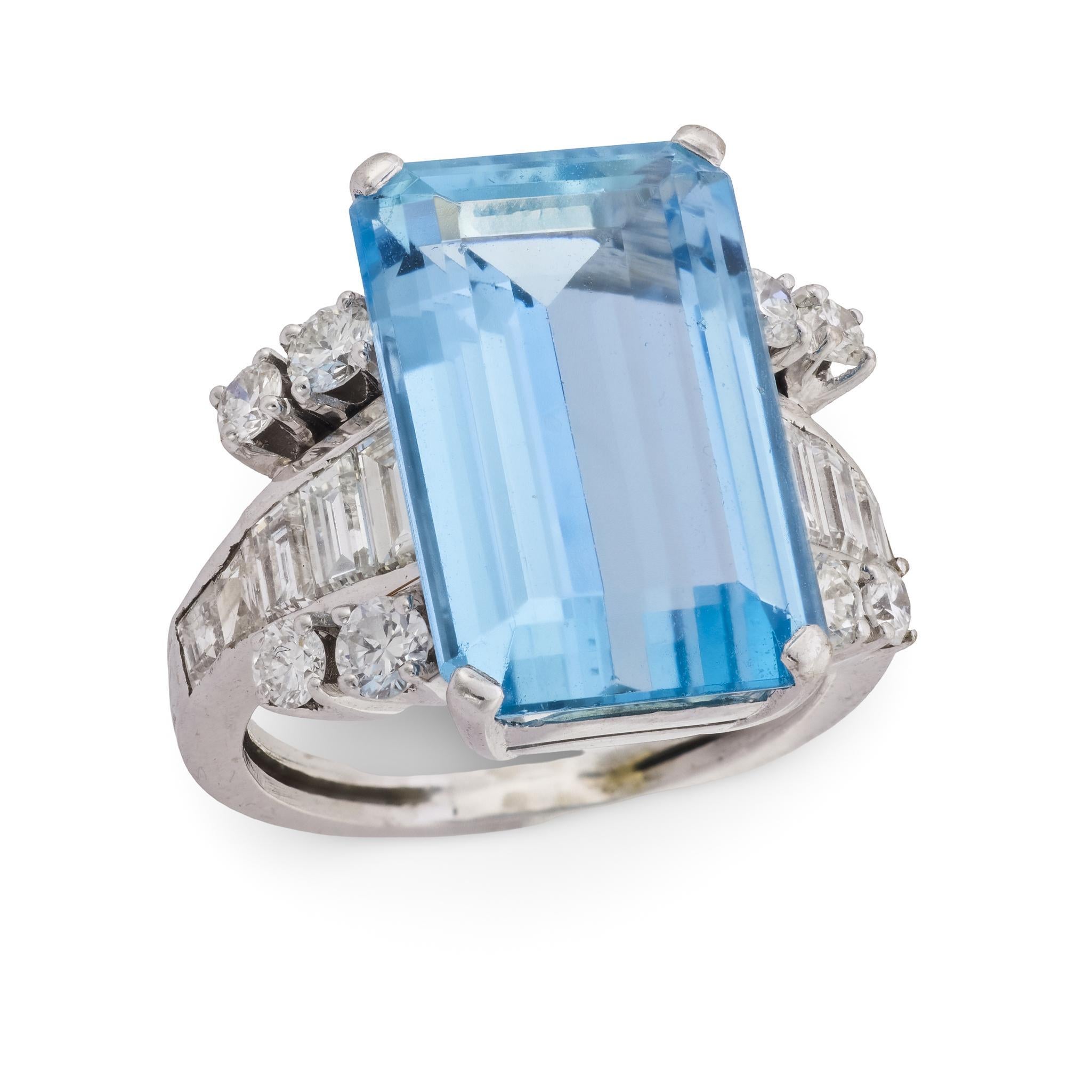 Mid Century aquamarine diamond platinum cocktail ring For Sale