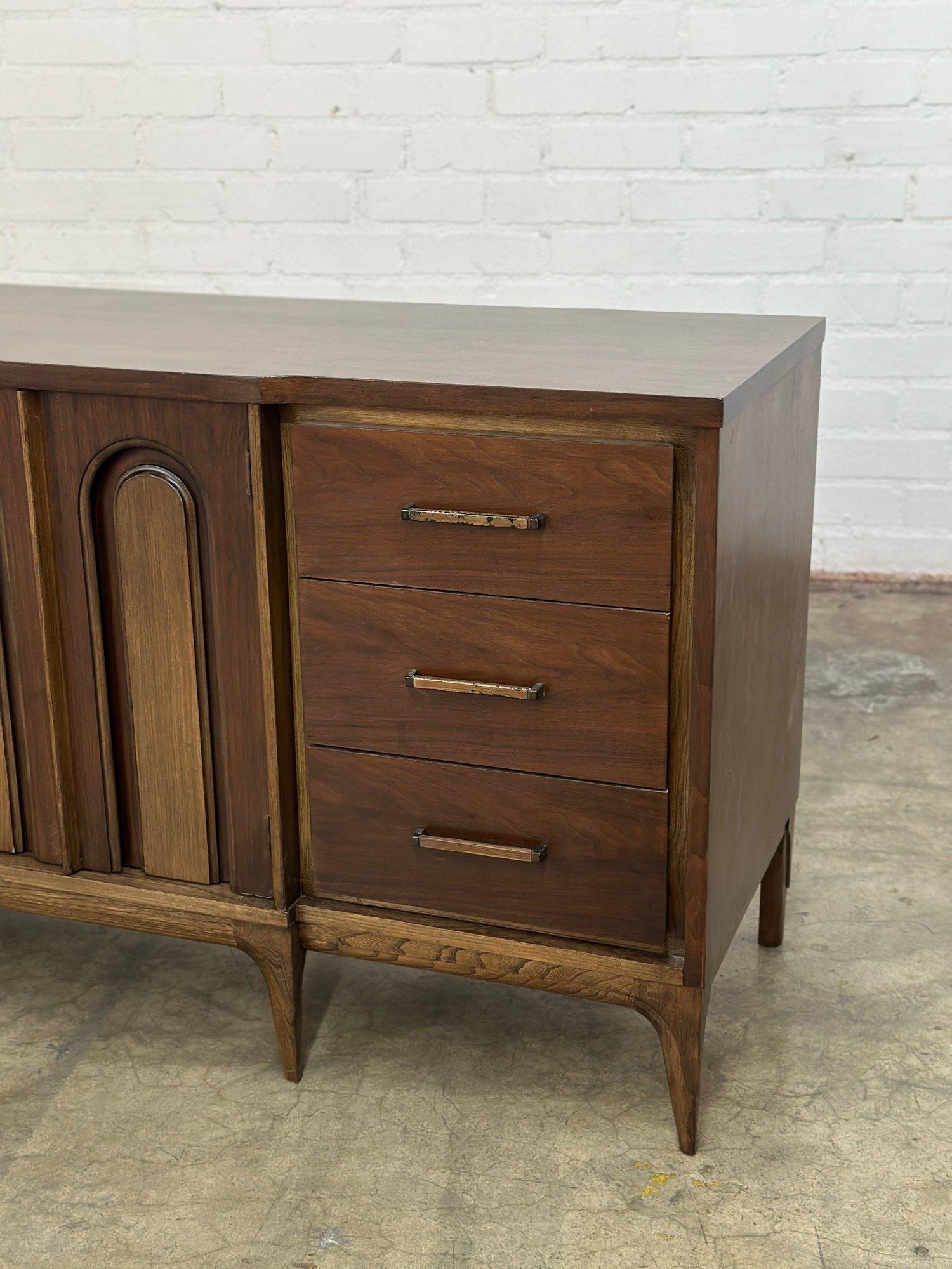 Mid Century Arch Detail Dresser Credenza In Good Condition For Sale In Los Angeles, CA