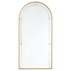 Miroir arqué et gravé du milieu du siècle par Glas 
Tra