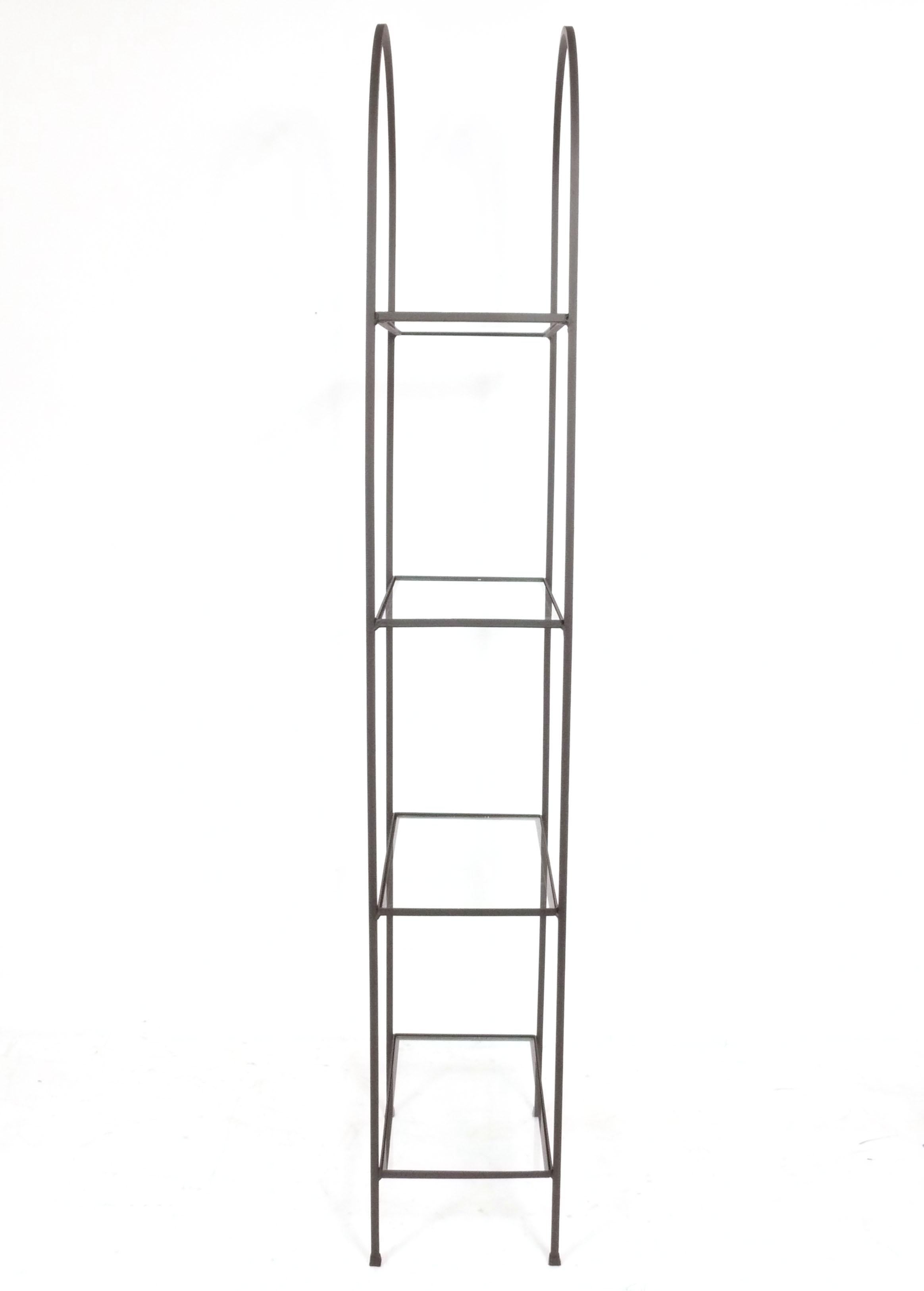 Mid-Century moderno Vetrine in ferro ad arco del metà del secolo scorso alla maniera di Paul McCobb Frederic Weinberg in vendita