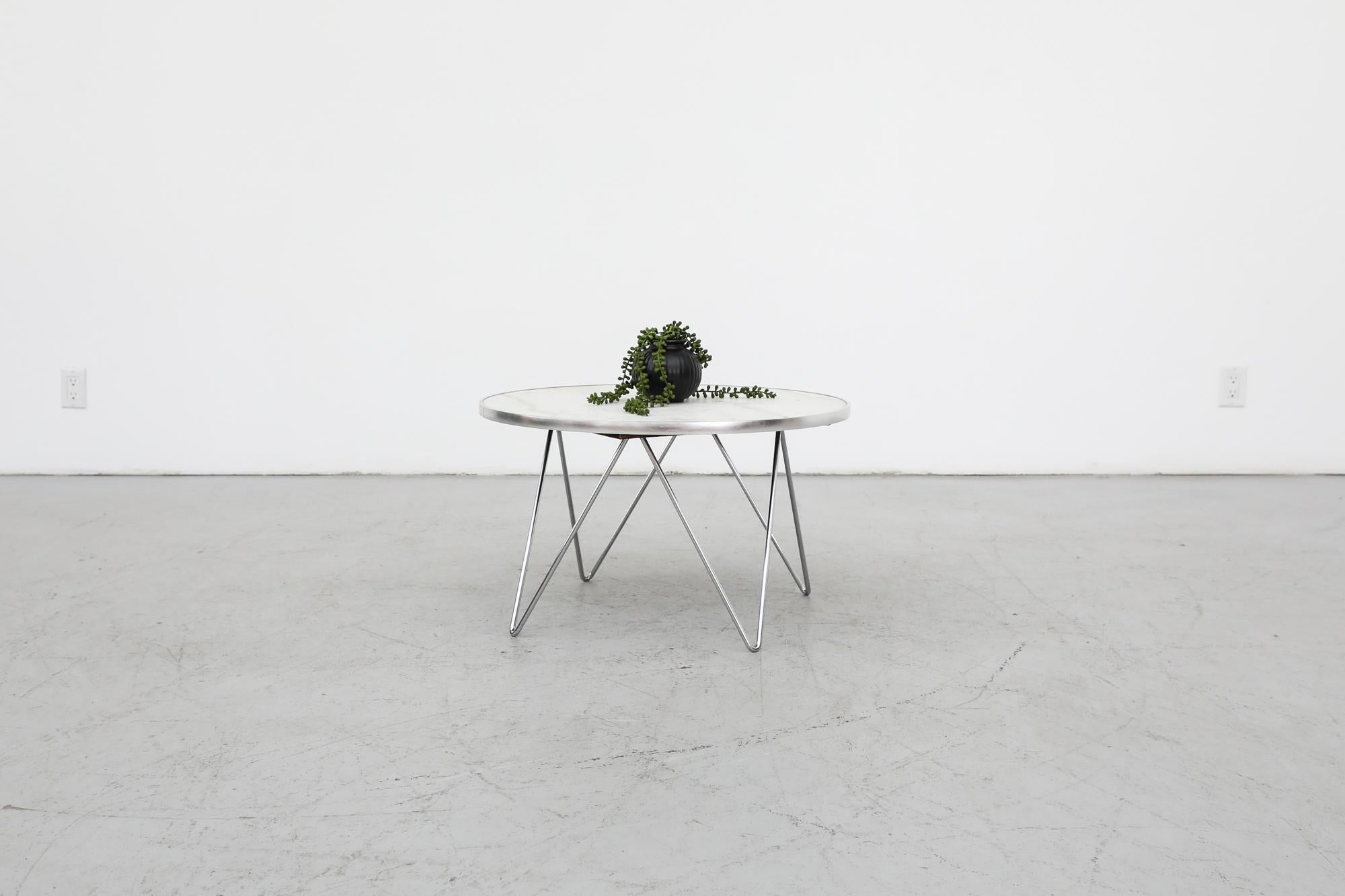 Mid-Century Modern Table basse architecturale du milieu du siècle dernier avec base chromée de style Paolo Piva en vente