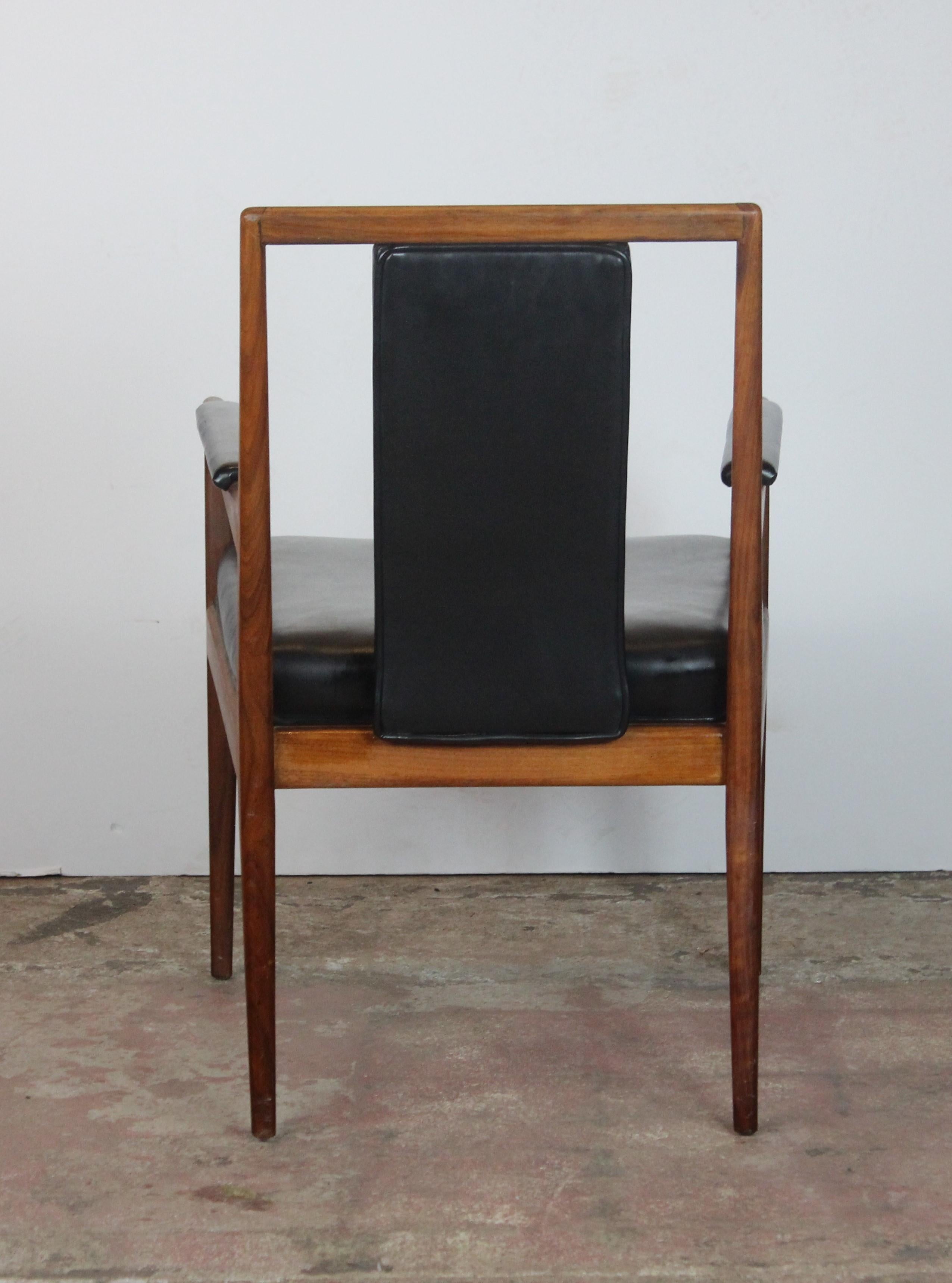 Mid-century accent leather arm chair. Arm 24