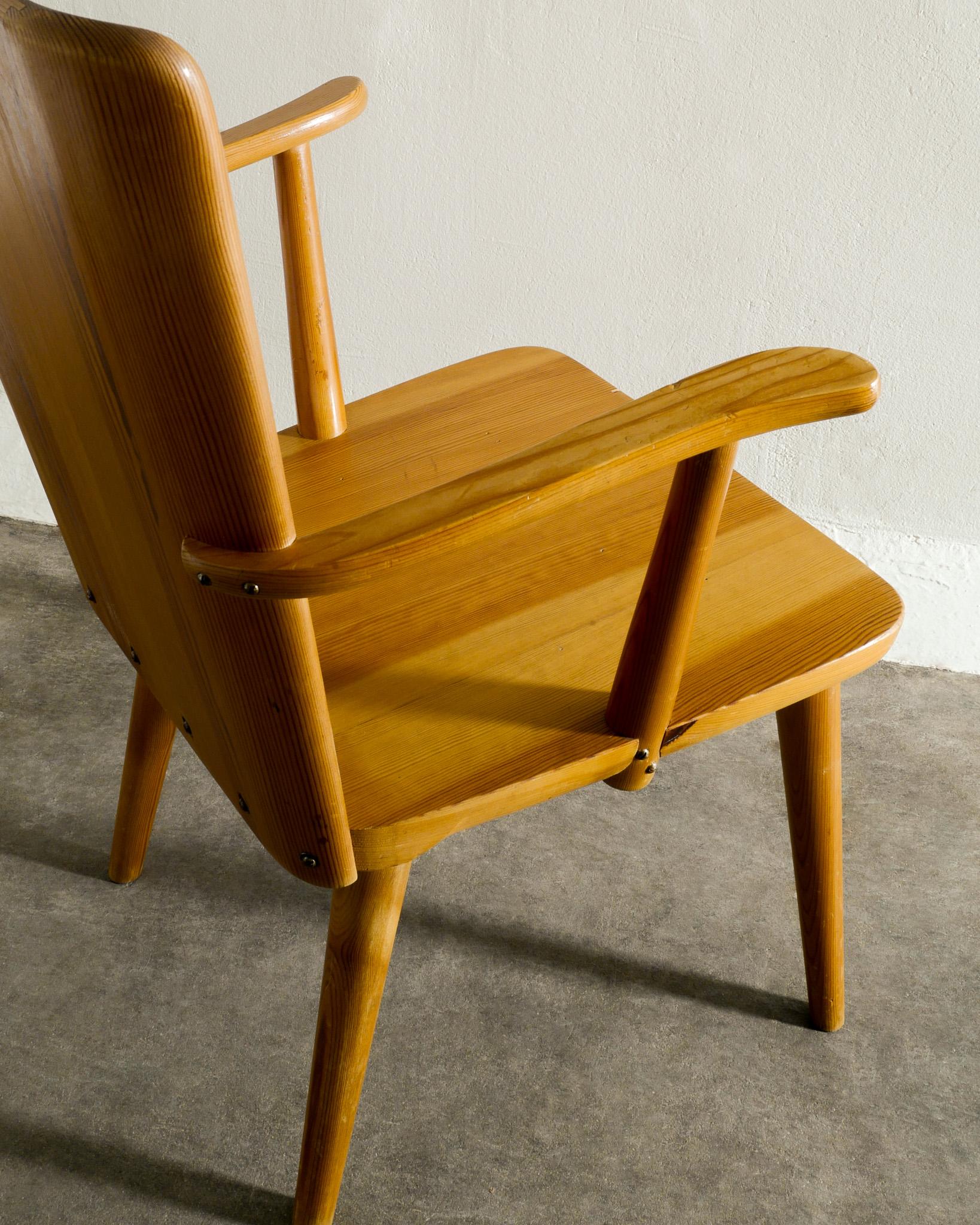 Swedish Mid Century Arm Chair in Pine by Göran Malmvall Produced by Svensk Fur, 1940s For Sale