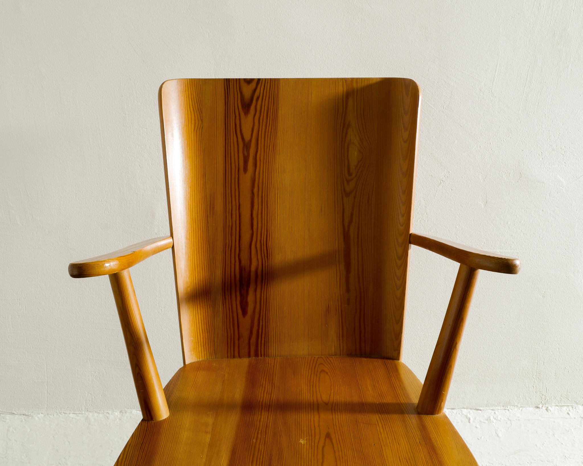 Mid Century Arm Chair in Pine by Göran Malmvall Produced by Svensk Fur, 1940s For Sale 1