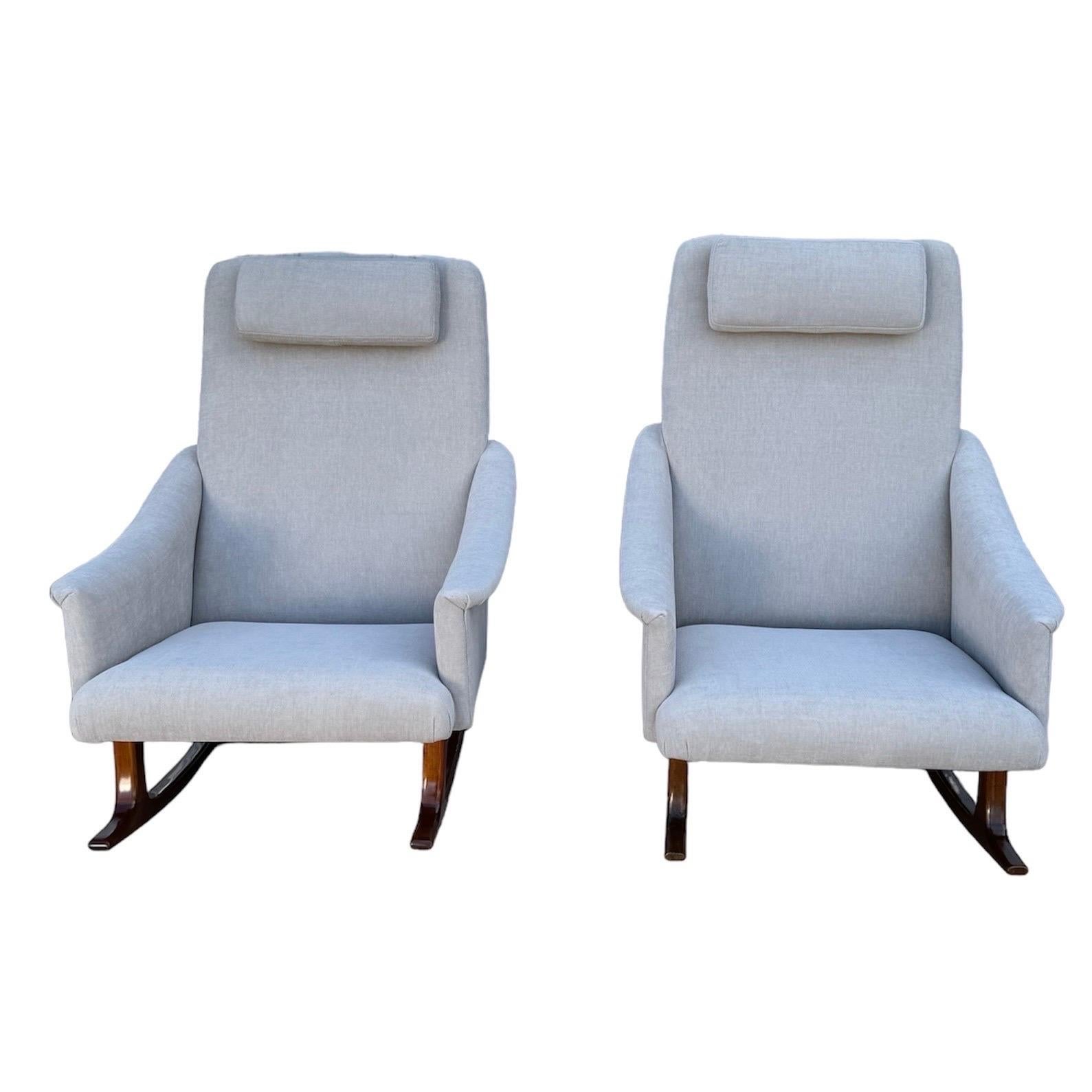 Mid Century Arm Rocking Chair In Good Condition For Sale In Ciudad Autónoma Buenos Aires, AR