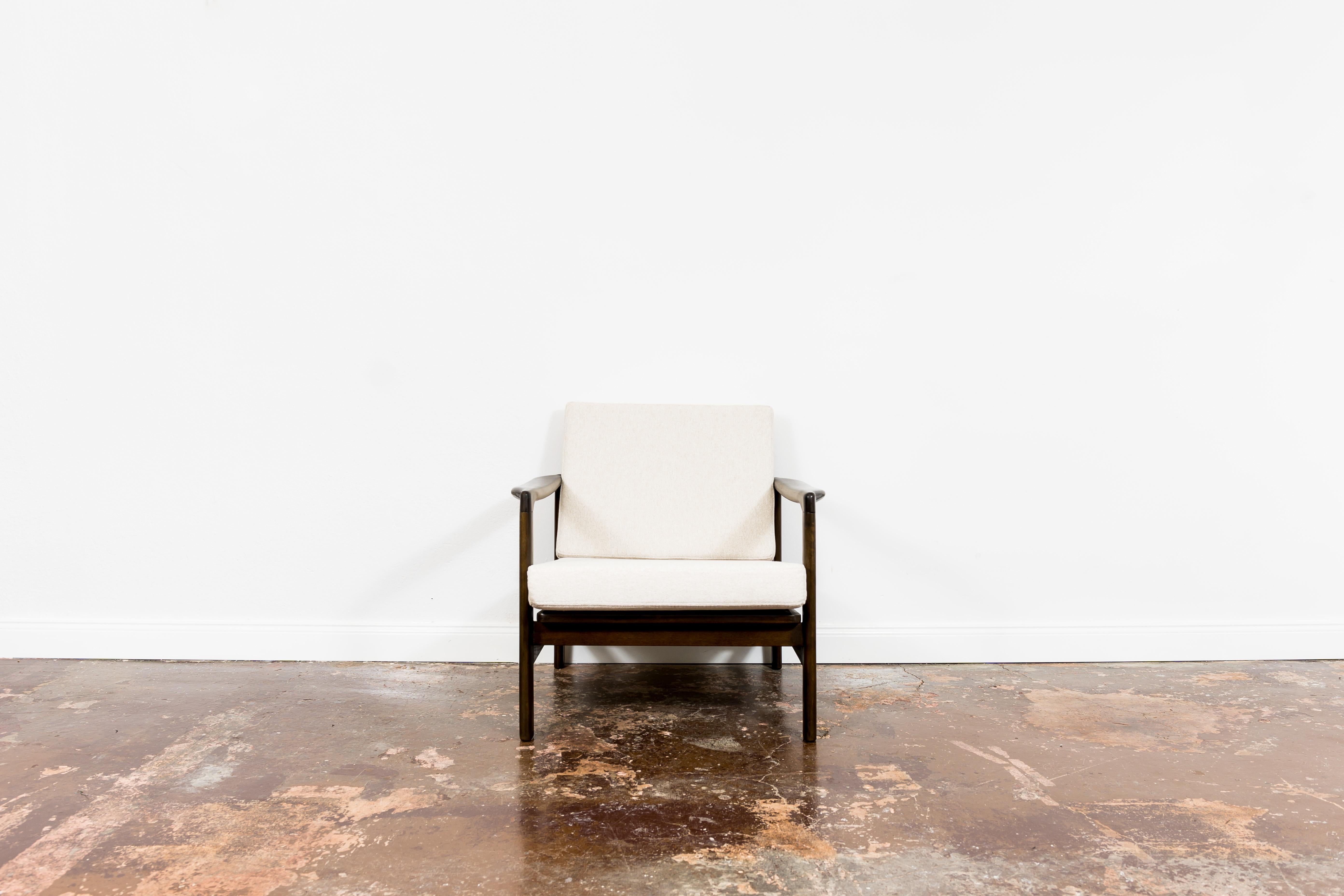 Restored Armchair B7522 By Zenon Bączyk, 1960's. Poland
Reupholstered in beige fabric.
Solid wood frames have been completely restored and refinished.
We offer fabric customization upon request.