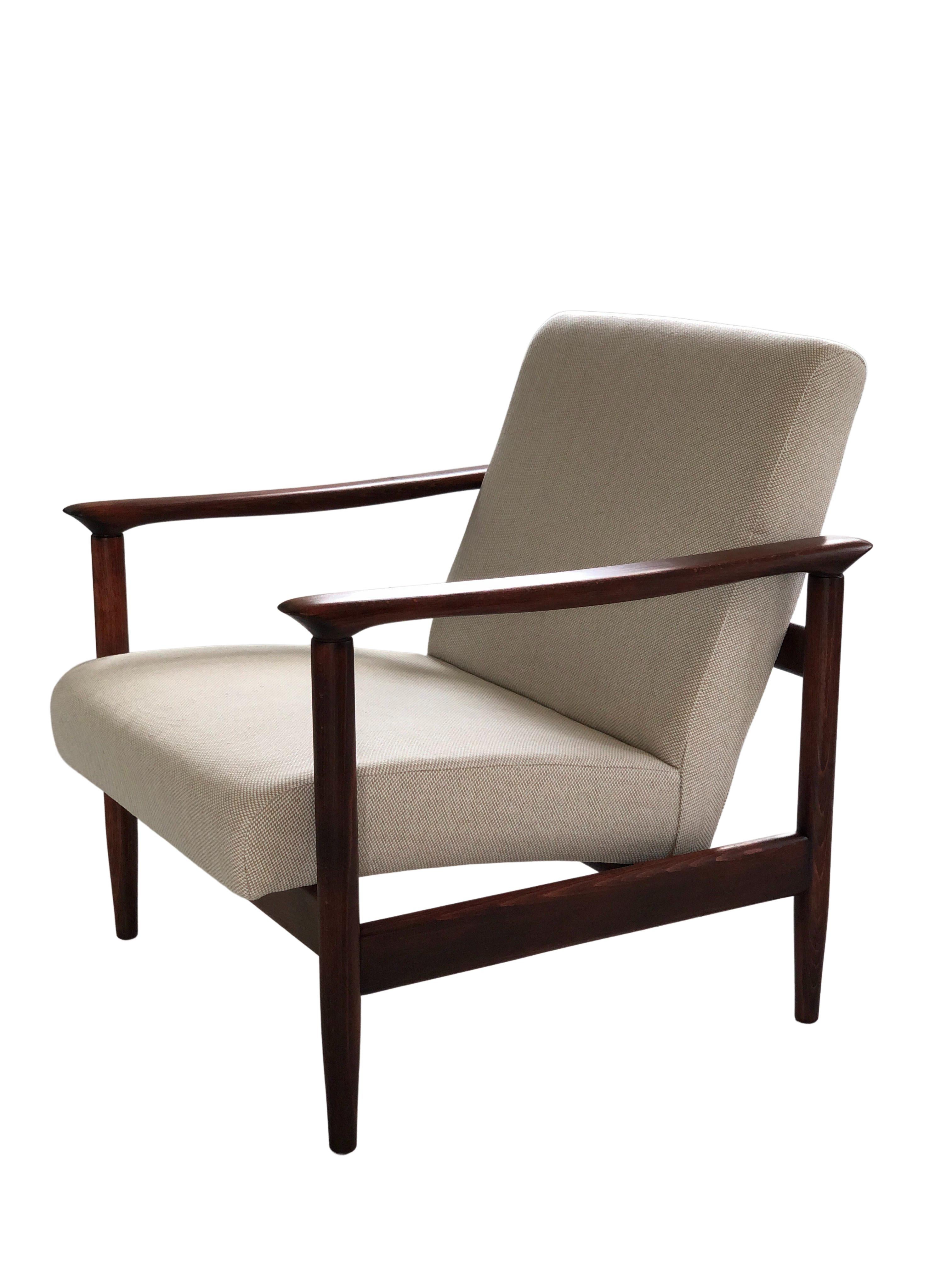 Mid Century Armchair, by Edmund Homa, in Beige Linen, 1960s In Excellent Condition In WARSZAWA, 14