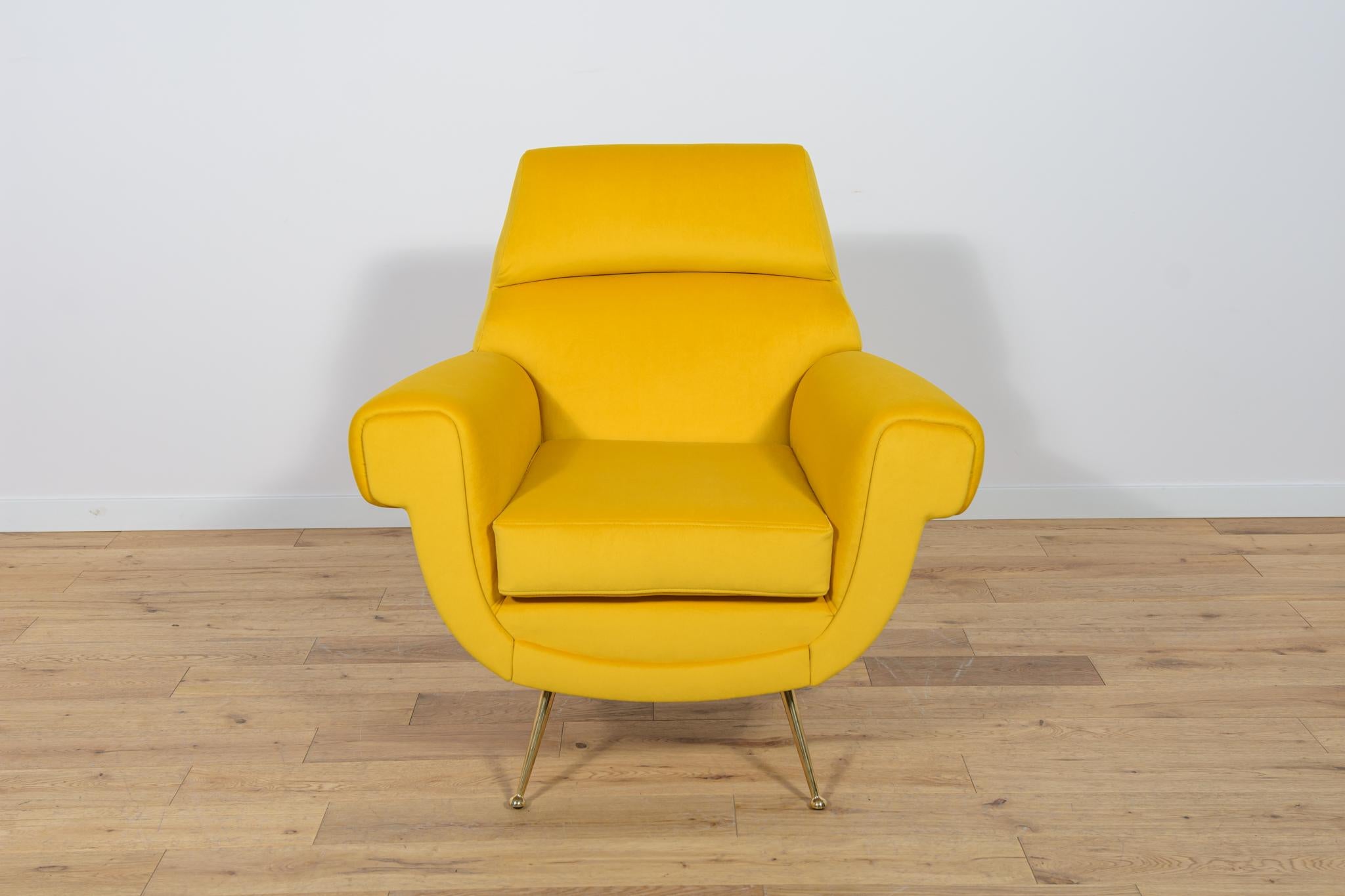The armchair designed by Gigi Radlice for the Italian company Minotti in the 1950s. The armchair has contoured, comfortable seats.

The furniture has undergone comprehensive renovation. The interior upholstery has been replaced and upholstered with