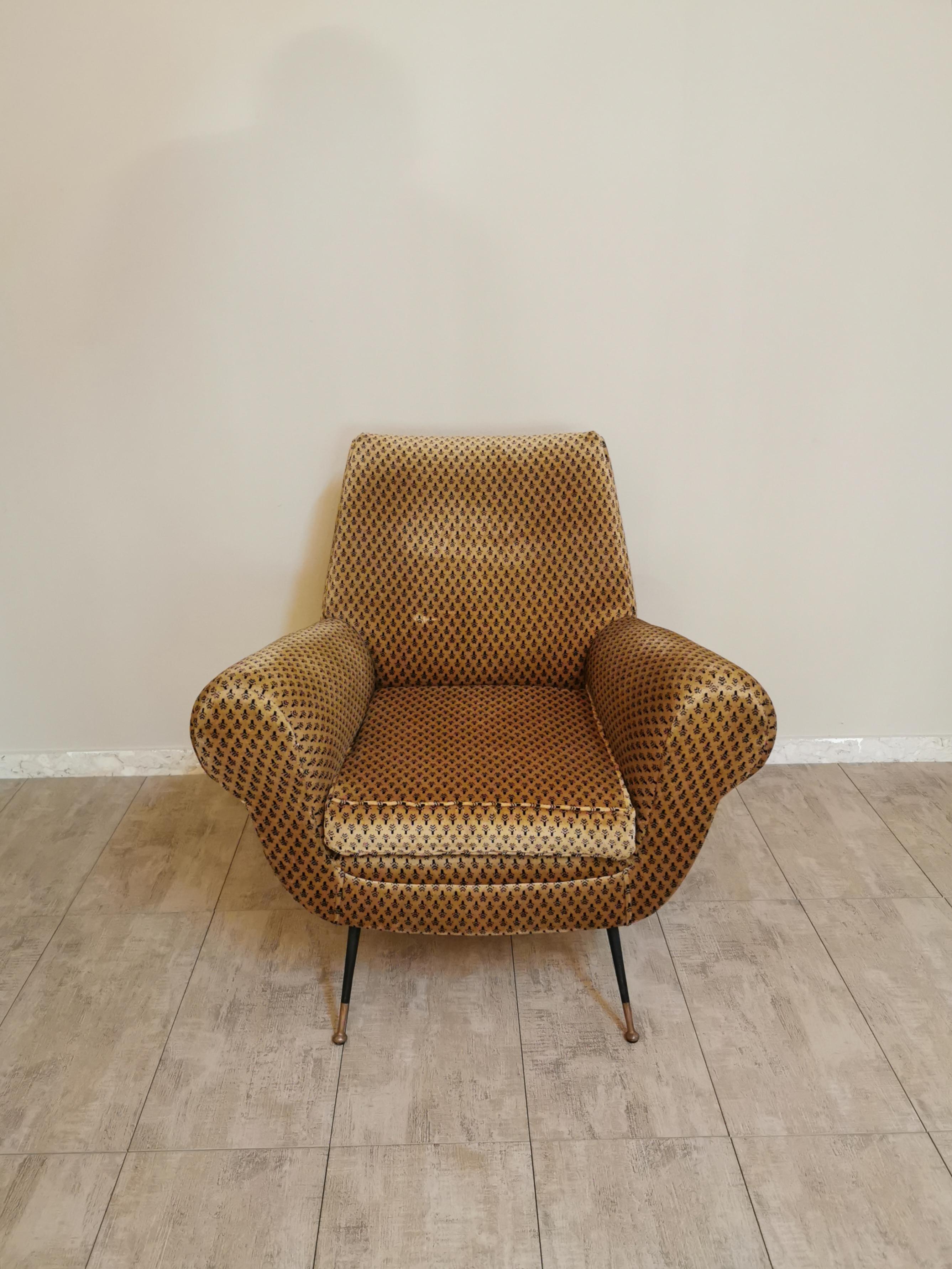 Wonderful and elegant armchair designed by the designer Gigi Radice produced by the Italian company Minotti in the 1950s. The armchair is upholstered in smooth brown and black velvet with particular pin feet entirely in brass.