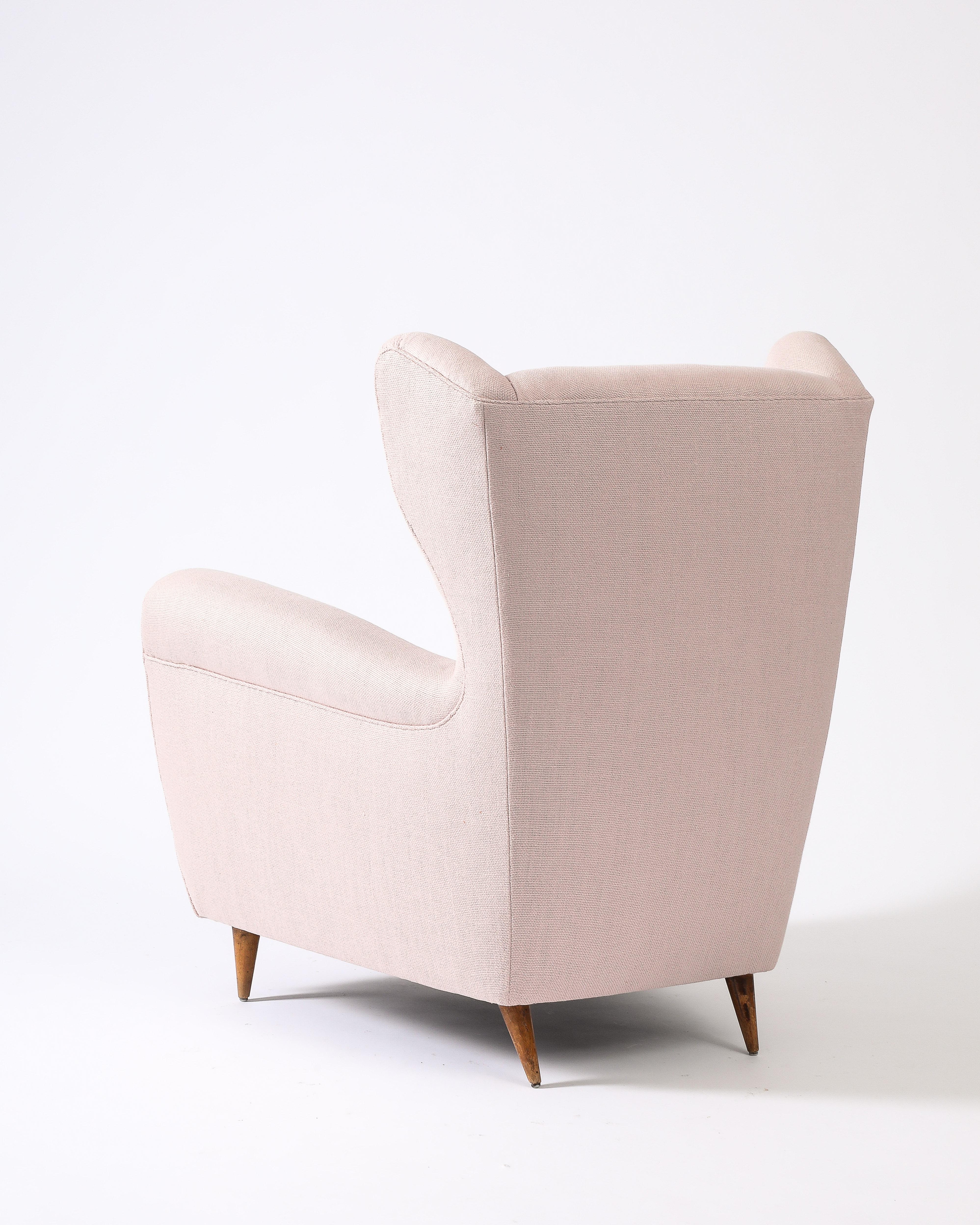 Mid Century Armchair by Paolo Buffa, Italy, c. 1950 In Excellent Condition For Sale In New York City, NY