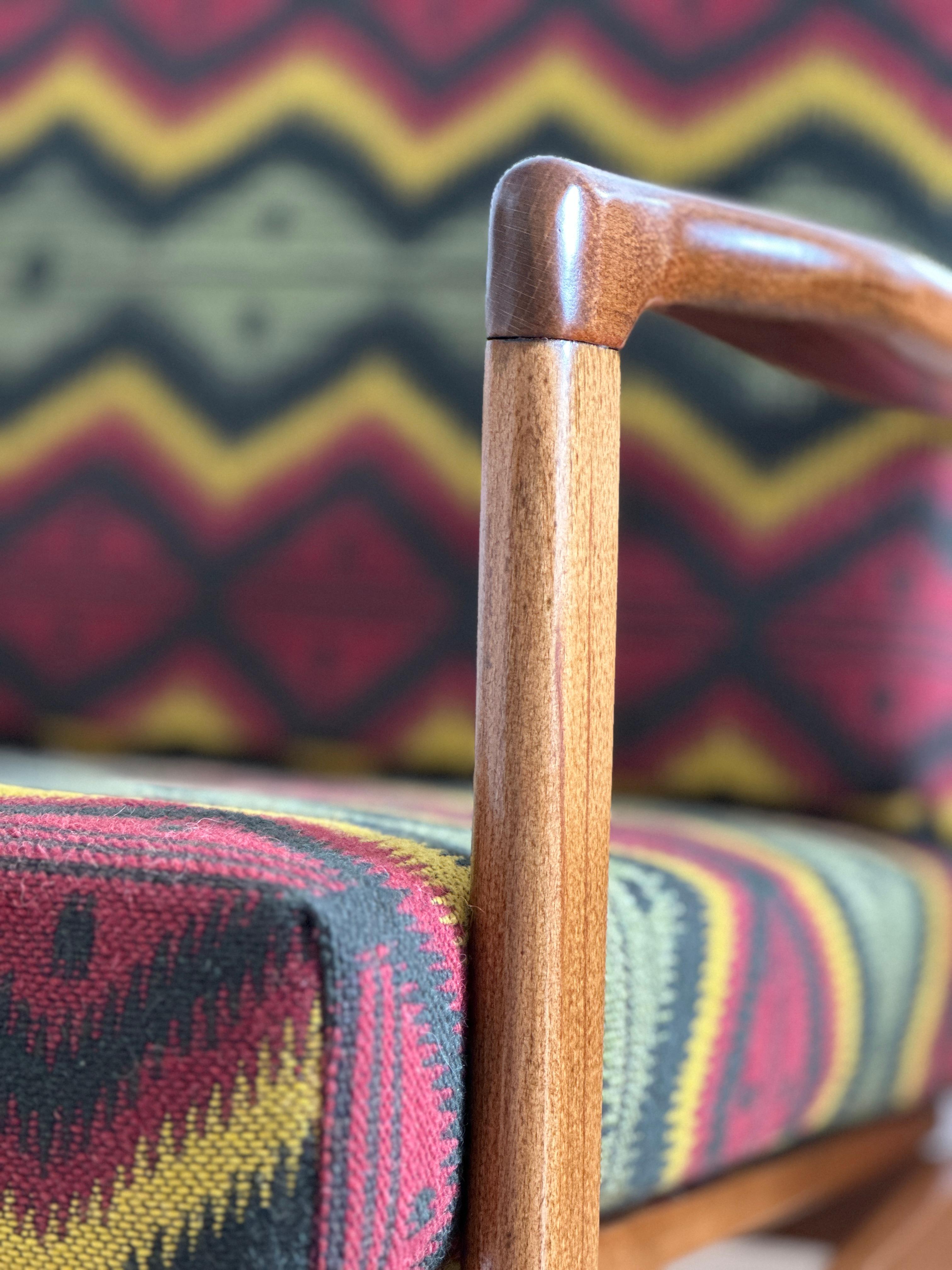 Mid Century Sessel von Zenon Bączyk mit bunt gemustertem Bezug, 1960er Jahre (Polnisch) im Angebot