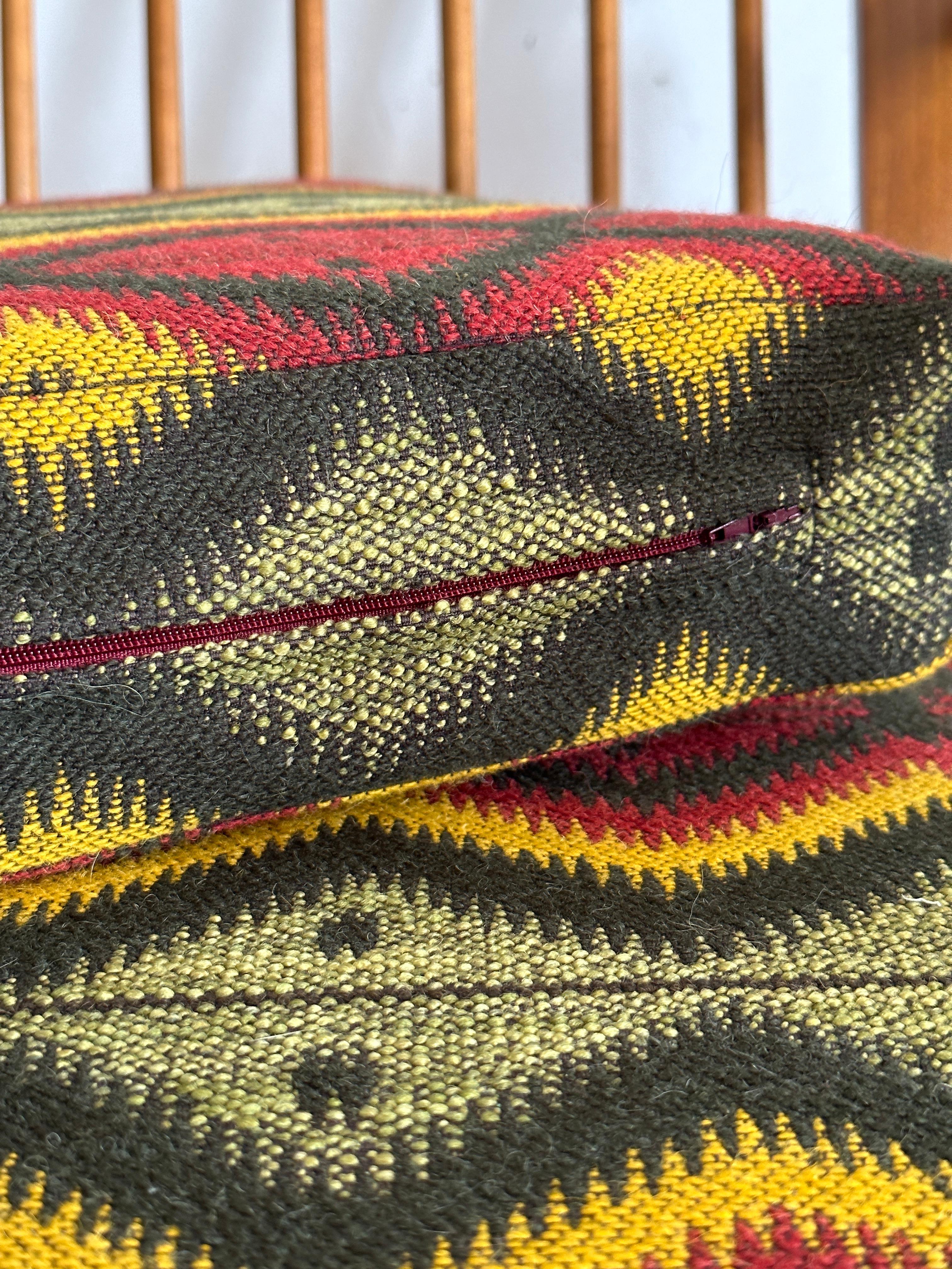 Mid Century Sessel von Zenon Bączyk mit bunt gemustertem Bezug, 1960er Jahre im Zustand „Hervorragend“ im Angebot in WARSZAWA, 14