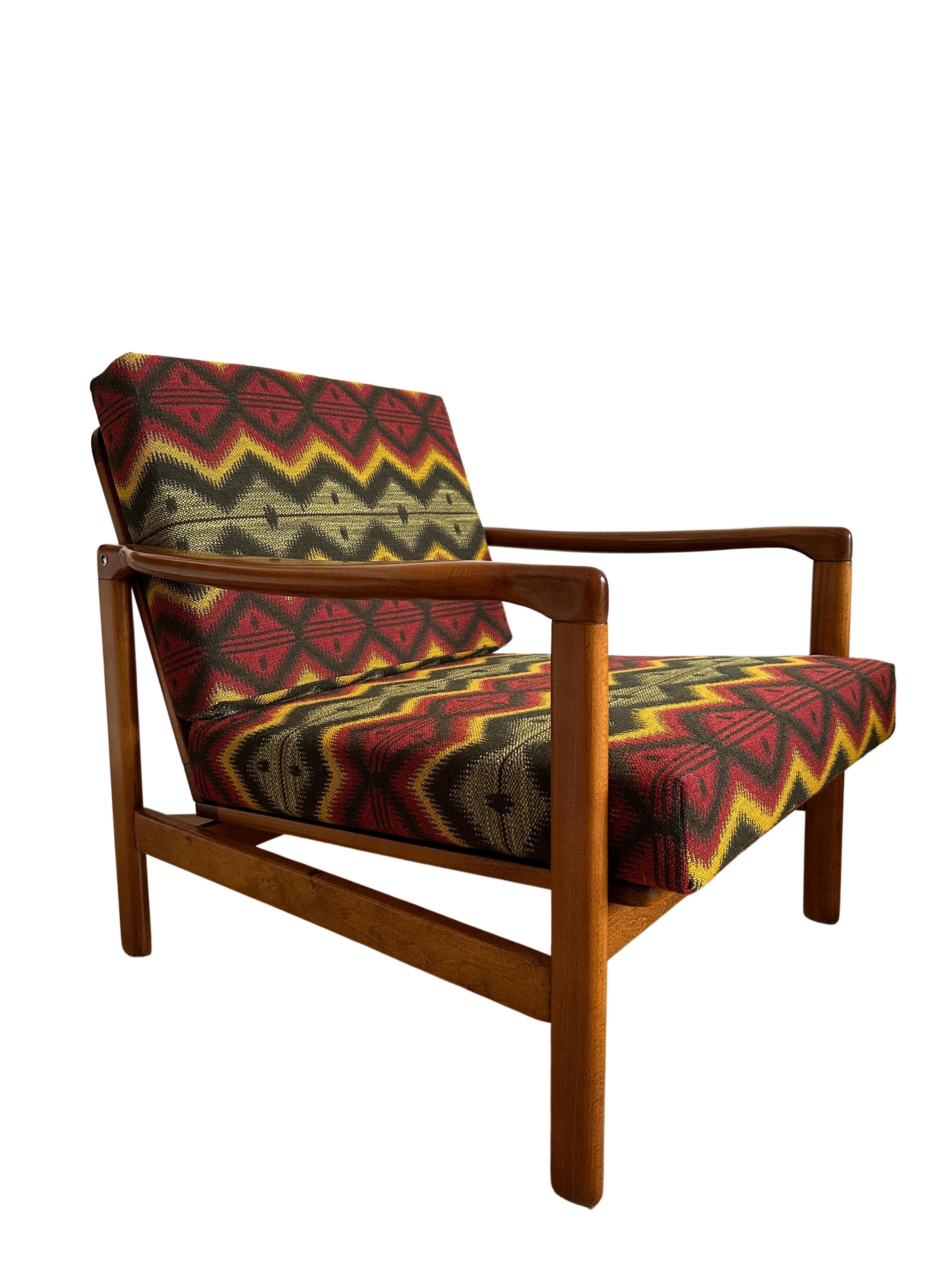 Beautiful and very comfortable lounge chair model B-7752, designed by Zenon Baczyk, has been manufactured by Swarzedzkie Fabryki Mebli in Poland in the 1960s. 

The structure is made of beech wood in deep honey brown color, finished with a semi