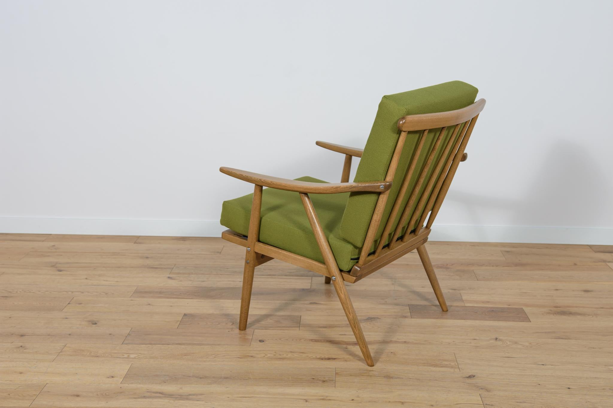 Mid Century Armchair from Ton, 1960s In Excellent Condition For Sale In GNIEZNO, 30
