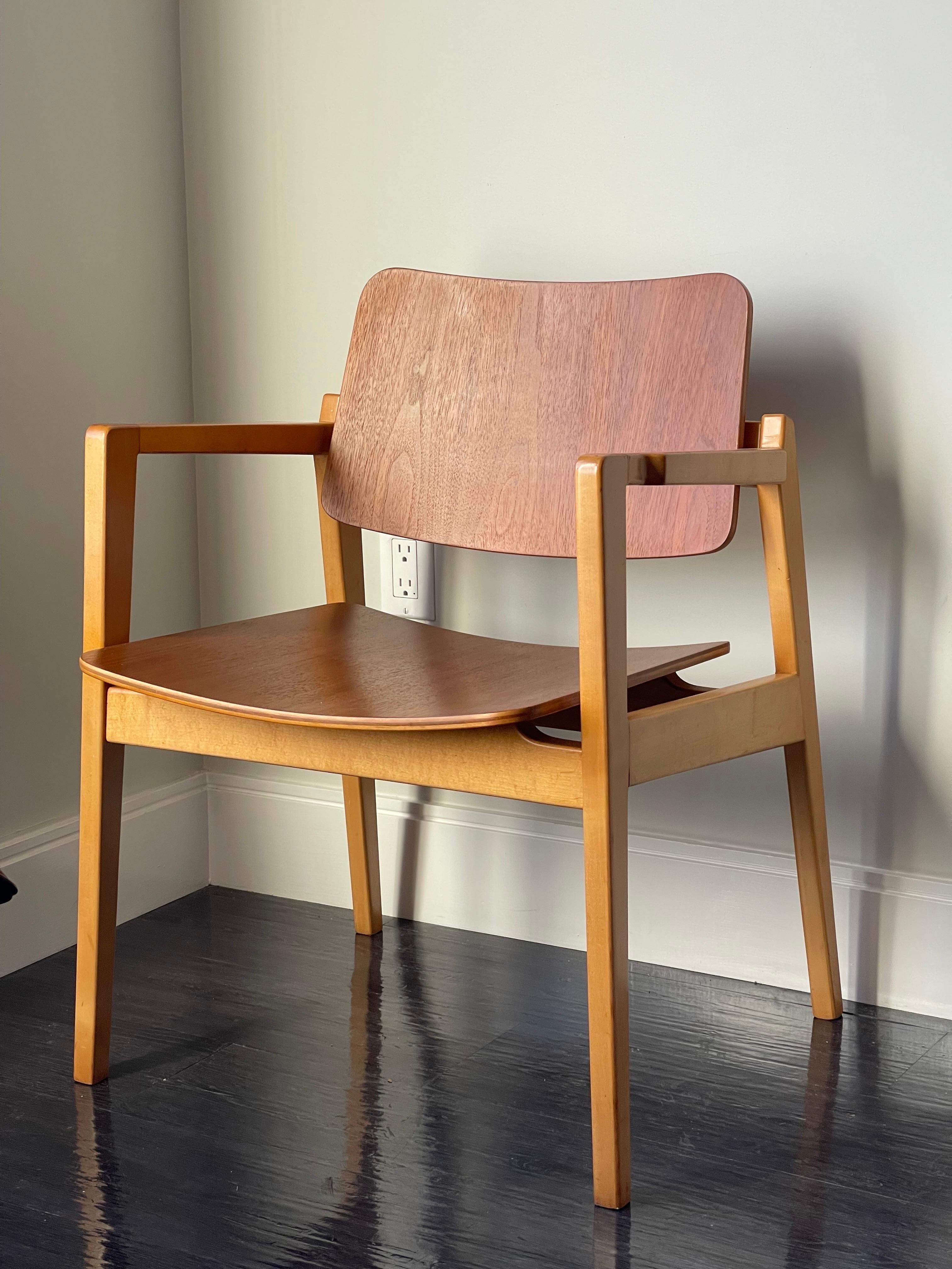 Mid-Century Modern Mid Century Chair in Beech and Bent Walnut Ply by Jens Risom 1952 For Sale