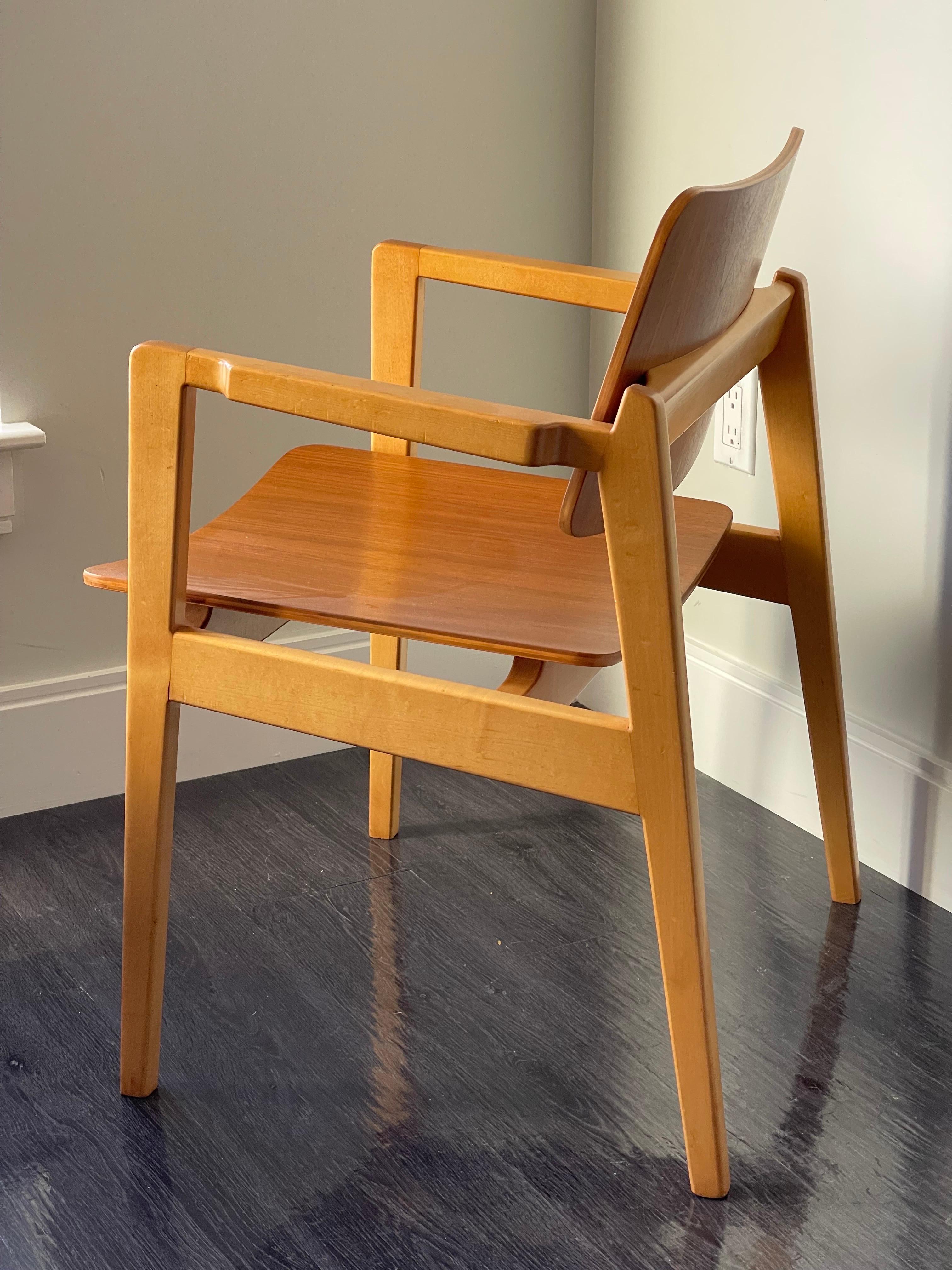 Mid Century Chair in Beech and Bent Walnut Ply by Jens Risom 1952 For Sale 10