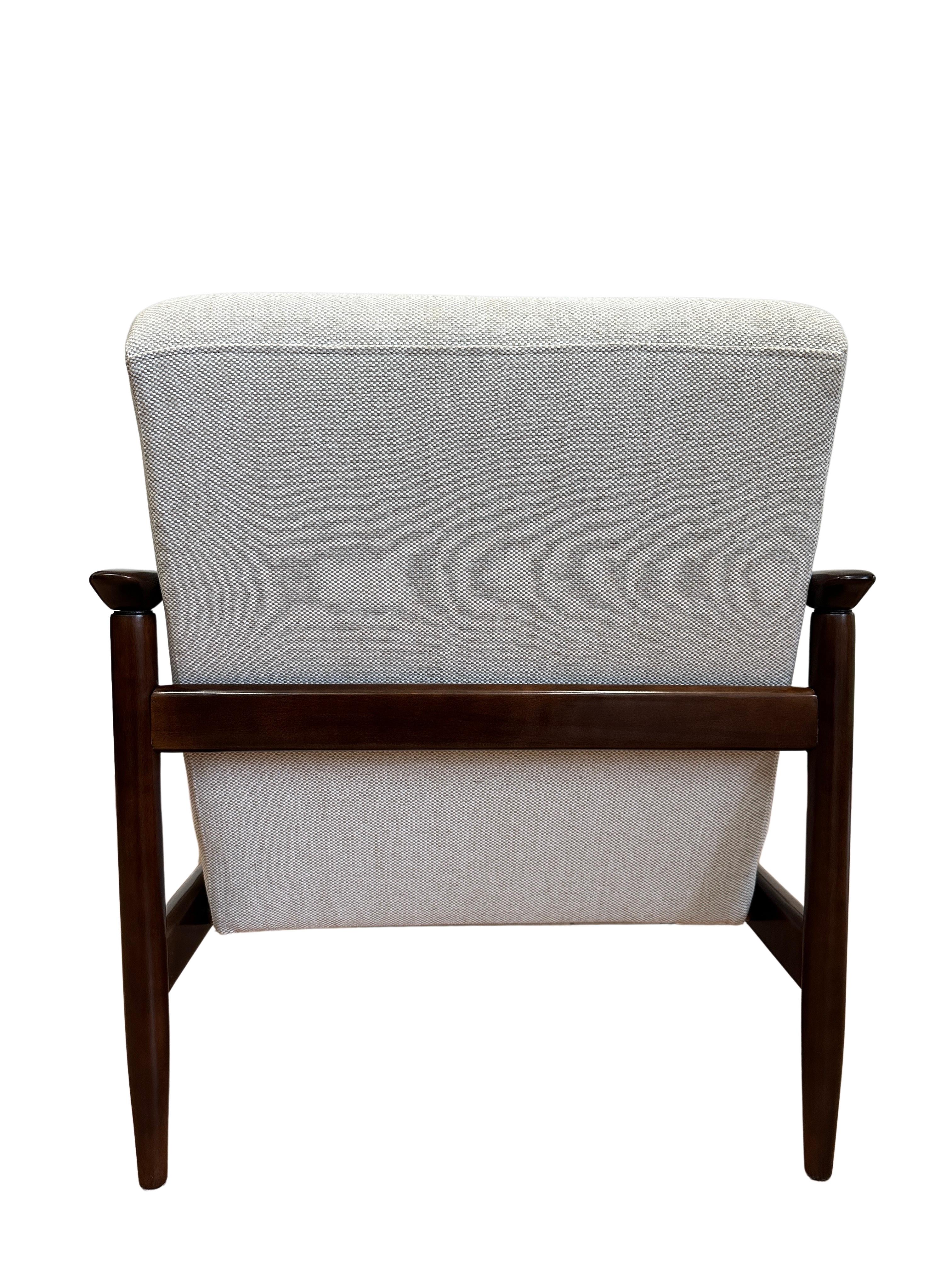Mid Century Armchair in Beige Linen, by Edmund Homa, 1960s In Excellent Condition For Sale In WARSZAWA, 14